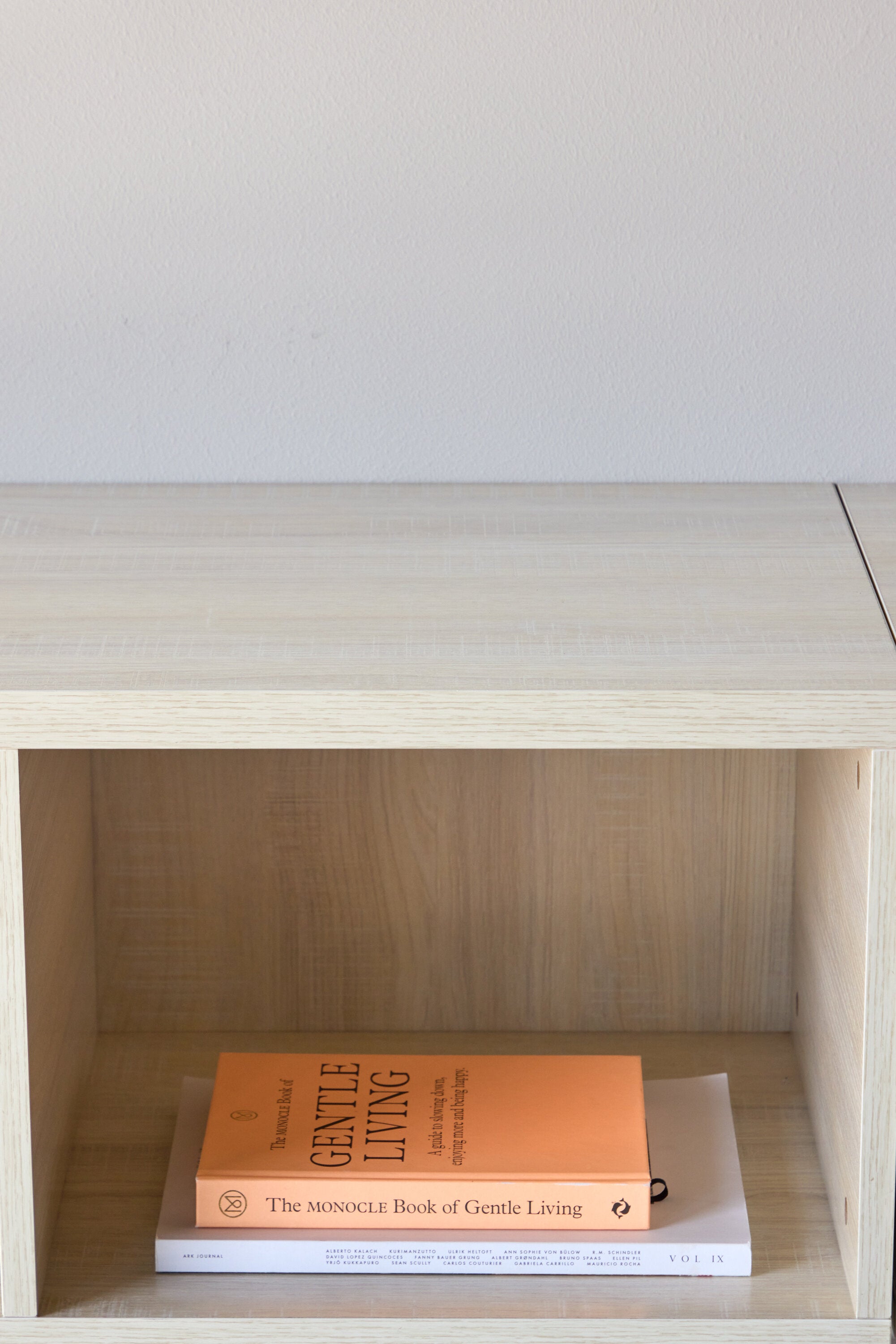 Nomi TV-Sideboard in Whitewash präsentiert im Onlineshop von KAQTU Design AG. TV-Möbel ist von Venture Home