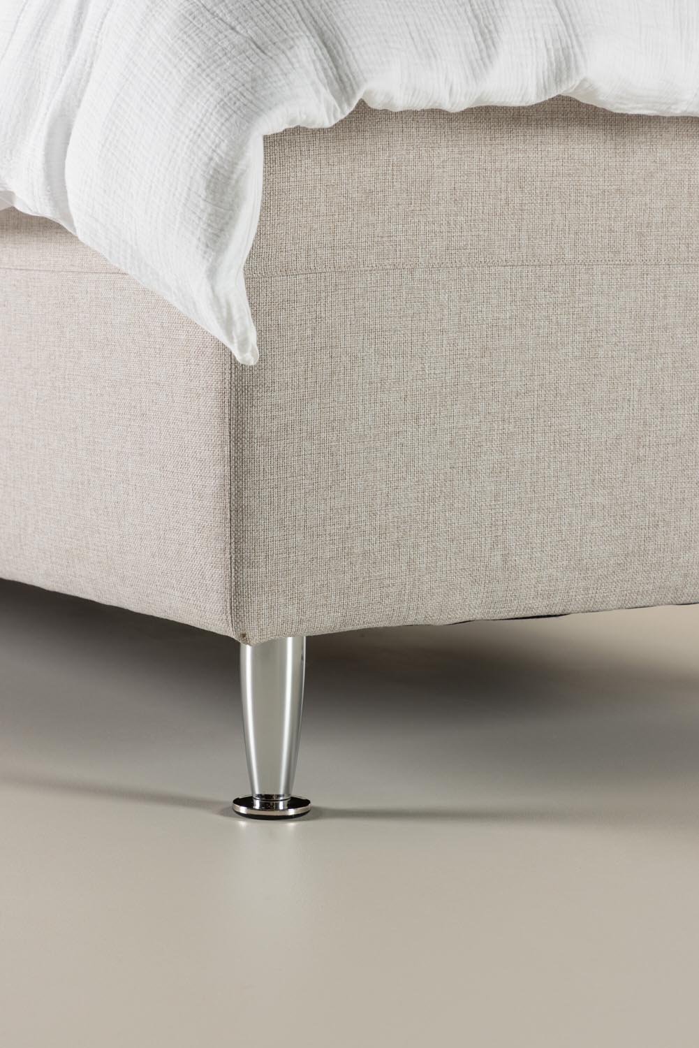 Bett Mesa in Beige präsentiert im Onlineshop von KAQTU Design AG. Bett ist von Venture Home