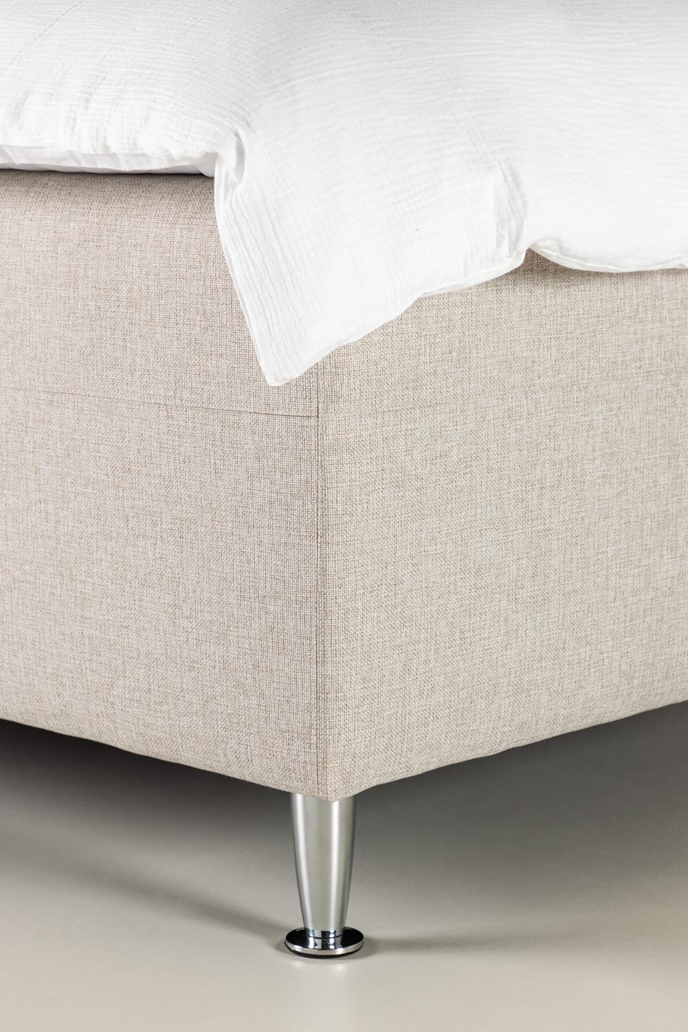 Bett Mesa in Beige präsentiert im Onlineshop von KAQTU Design AG. Bett ist von Venture Home