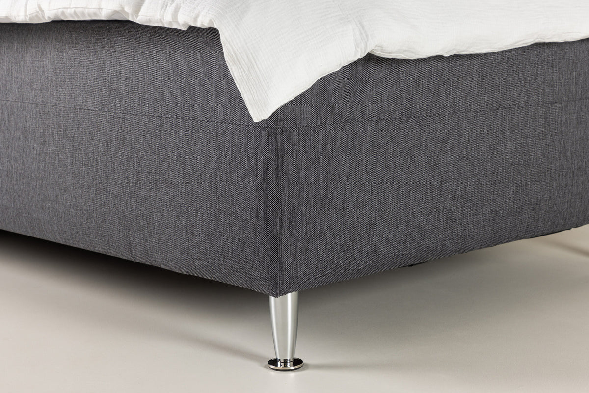 Bett Mesa in Dunkelgrau präsentiert im Onlineshop von KAQTU Design AG. Bett ist von Venture Home