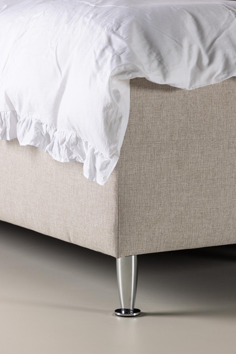 Bett Mesa in Beige präsentiert im Onlineshop von KAQTU Design AG. Bett ist von Venture Home