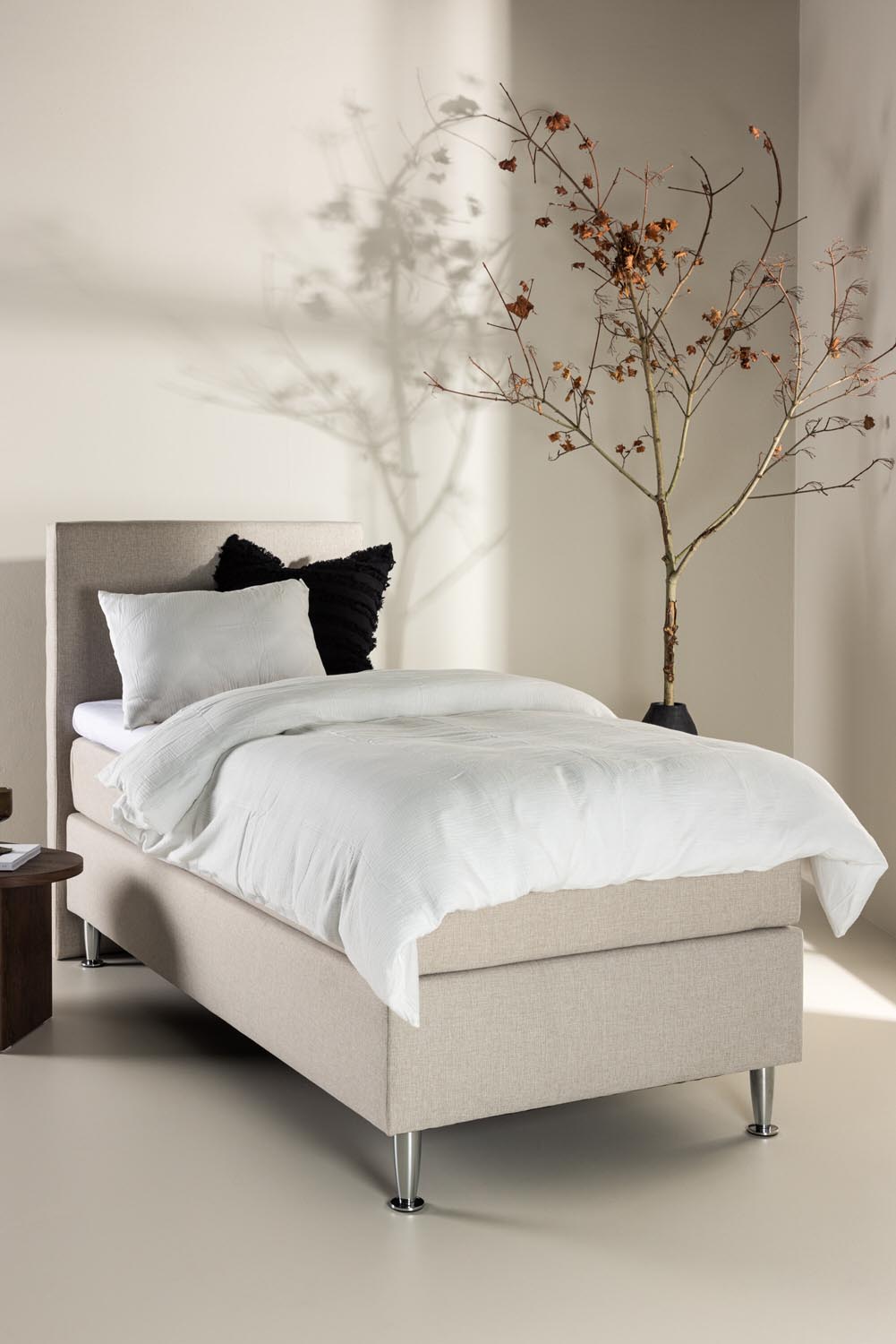 Bett Toledo in Beige präsentiert im Onlineshop von KAQTU Design AG. Bett ist von Venture Home