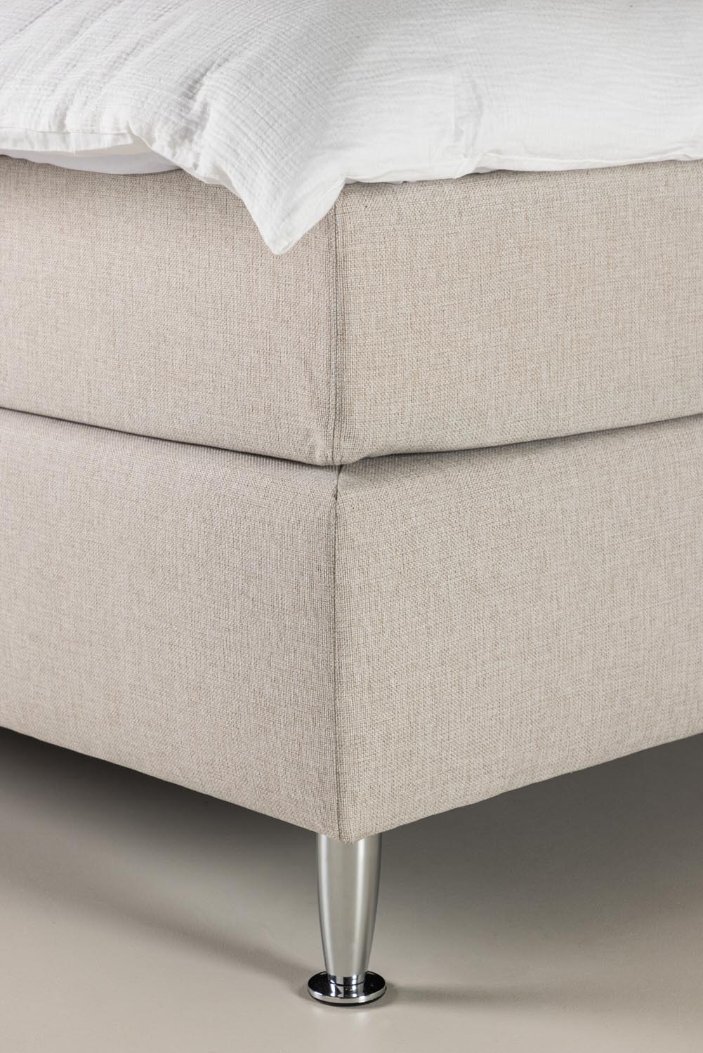 Bett Toledo in Beige präsentiert im Onlineshop von KAQTU Design AG. Bett ist von Venture Home