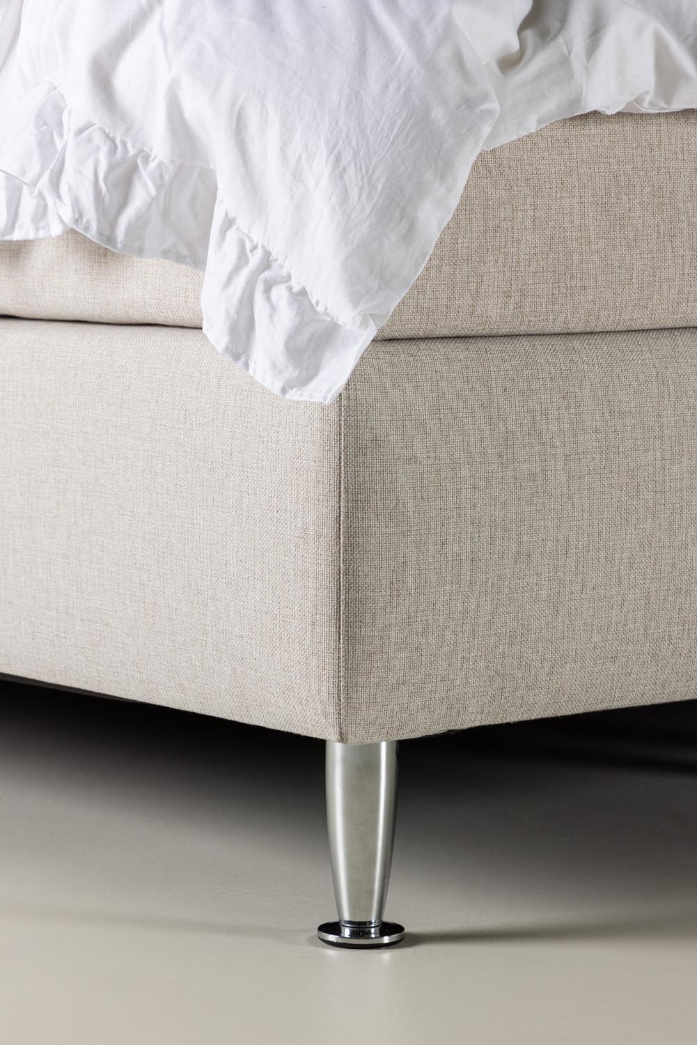 Bett Toledo in Beige präsentiert im Onlineshop von KAQTU Design AG. Bett ist von Venture Home