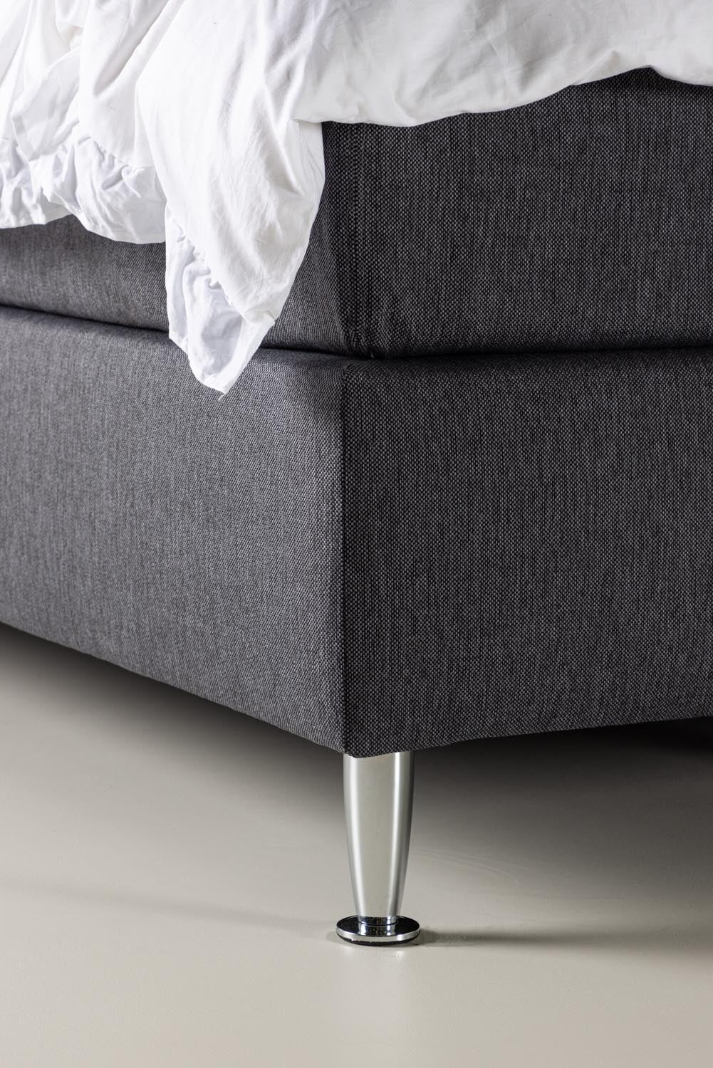 Bett Toledo in Dunkelgrau präsentiert im Onlineshop von KAQTU Design AG. Bett ist von Venture Home