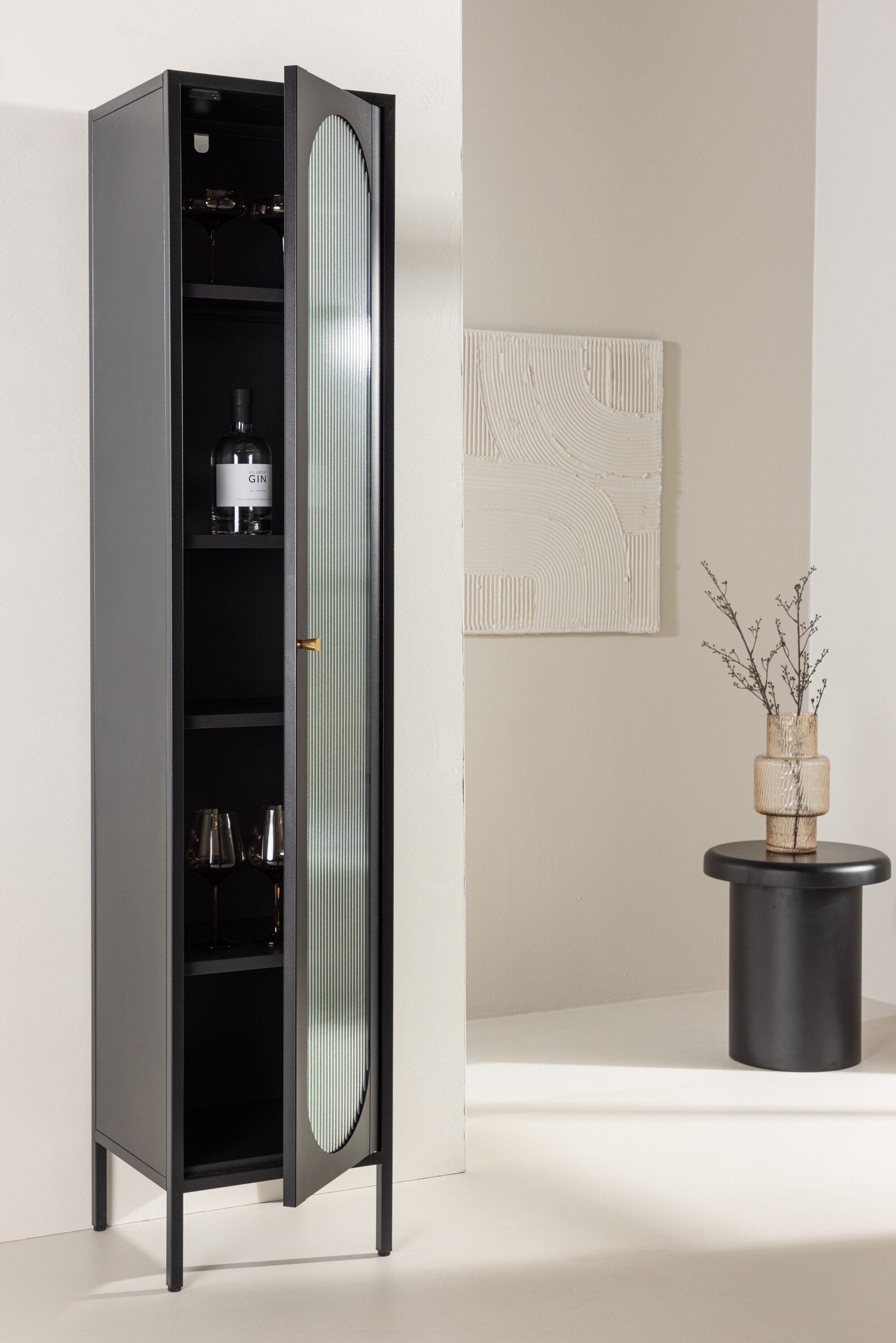 Cali Kabinett in Schwarz präsentiert im Onlineshop von KAQTU Design AG. Cabinet ist von Venture Home