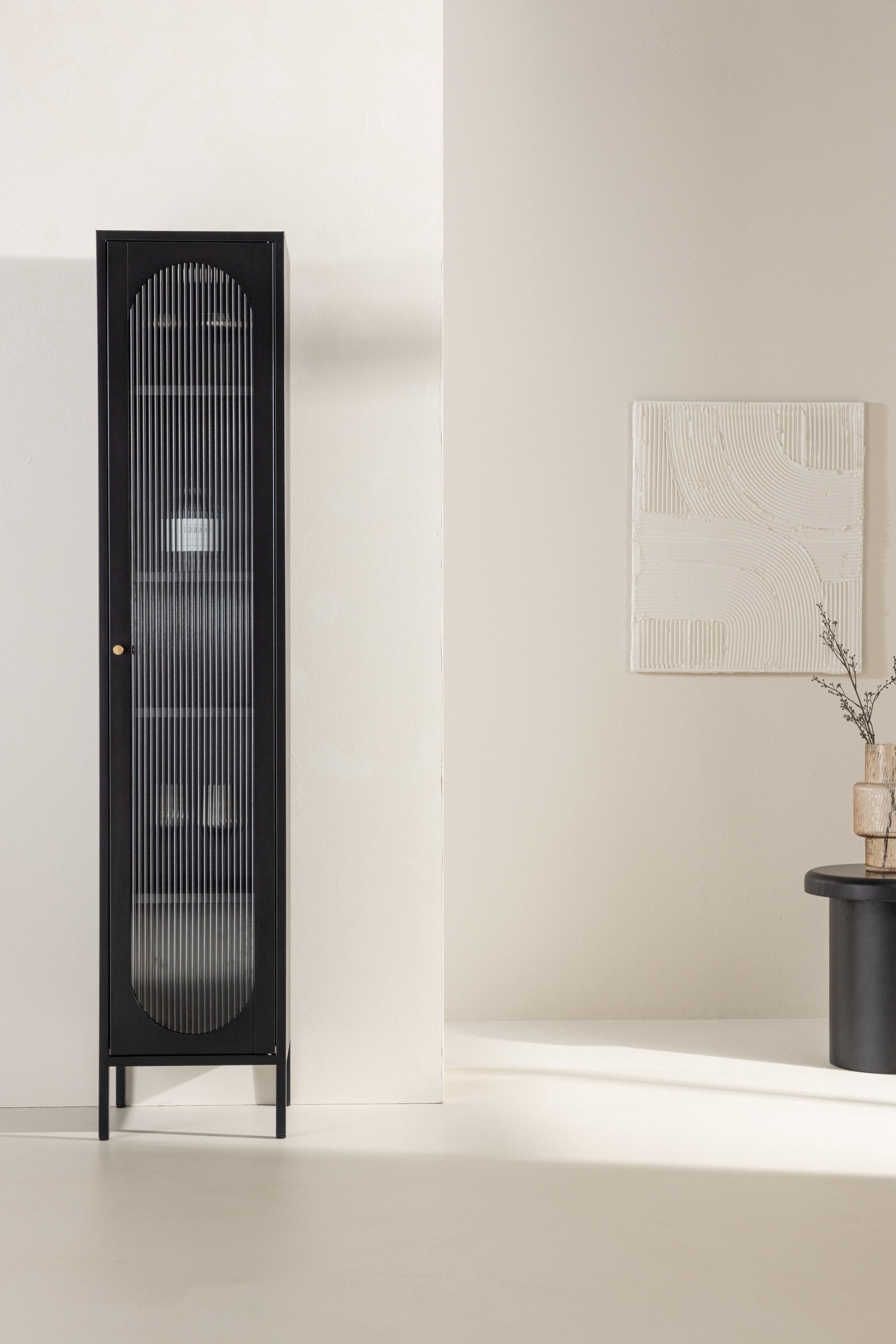 Cali Kabinett in Schwarz präsentiert im Onlineshop von KAQTU Design AG. Cabinet ist von Venture Home