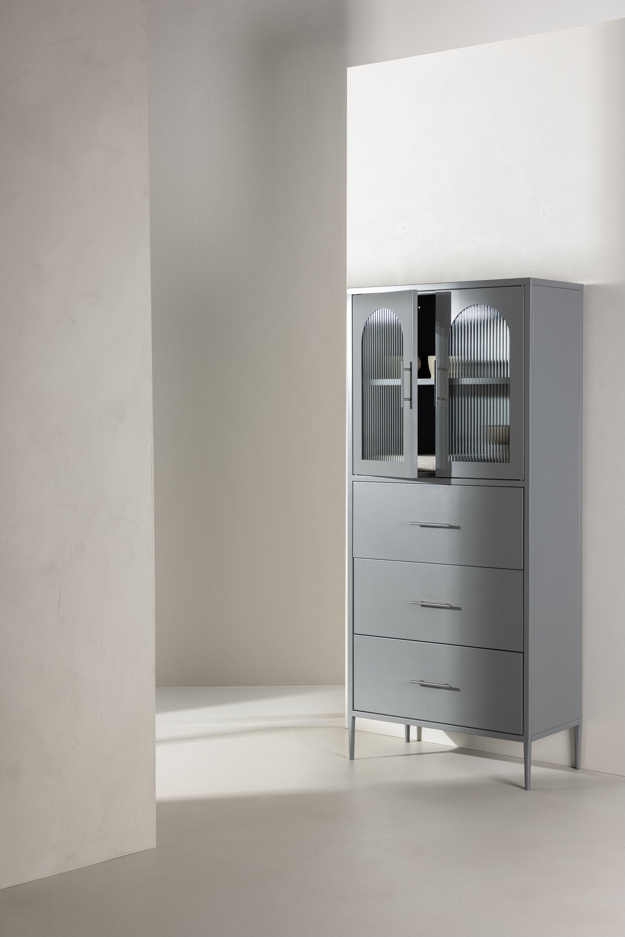 Kabinett La Paz in Hellgrau präsentiert im Onlineshop von KAQTU Design AG. Cabinet ist von Venture Home