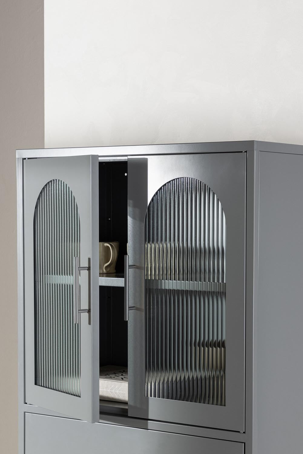 Kabinett La Paz in Hellgrau präsentiert im Onlineshop von KAQTU Design AG. Cabinet ist von Venture Home