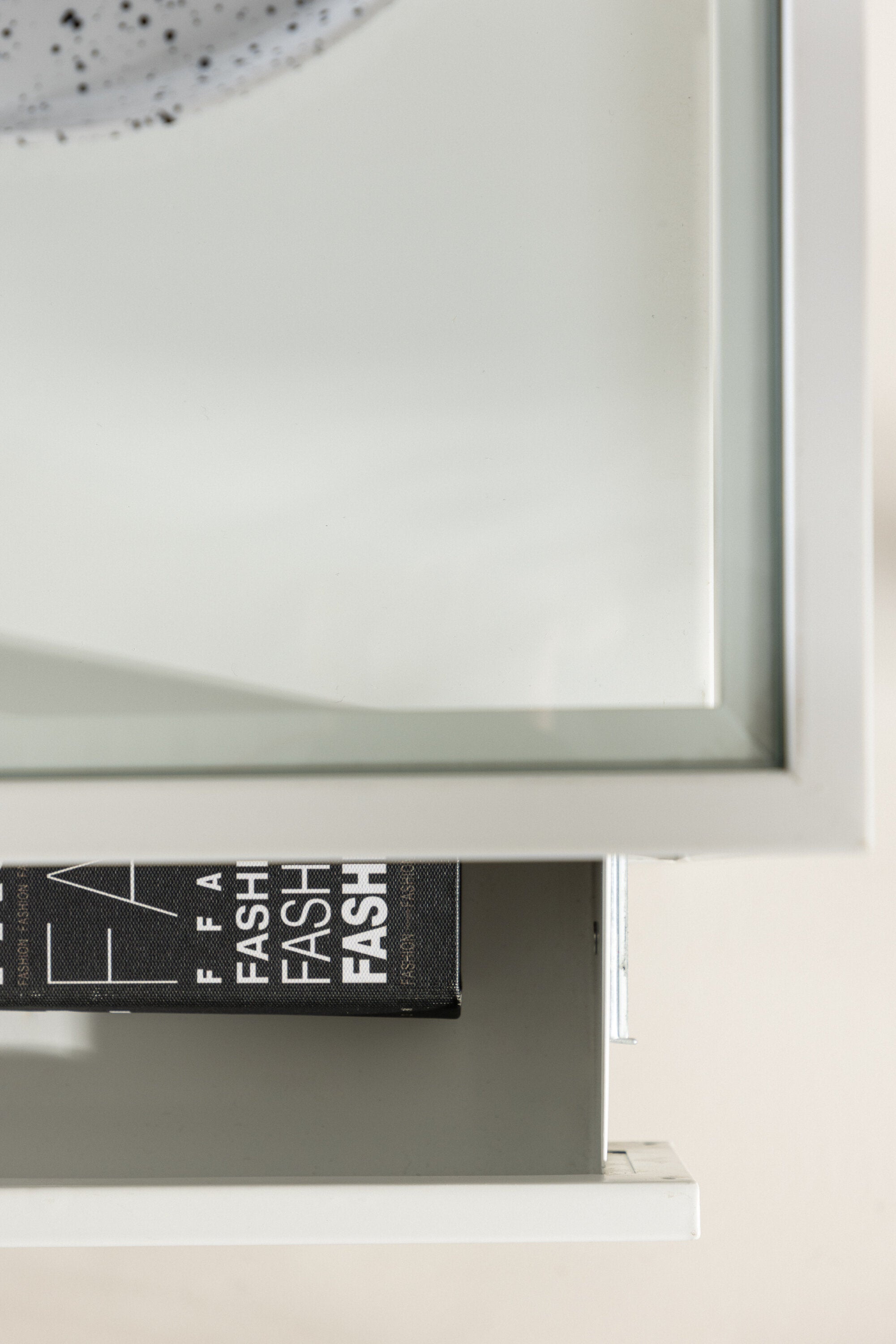 Fortaleza Beistelltisch in Weiss präsentiert im Onlineshop von KAQTU Design AG. Beistelltisch ist von Venture Home