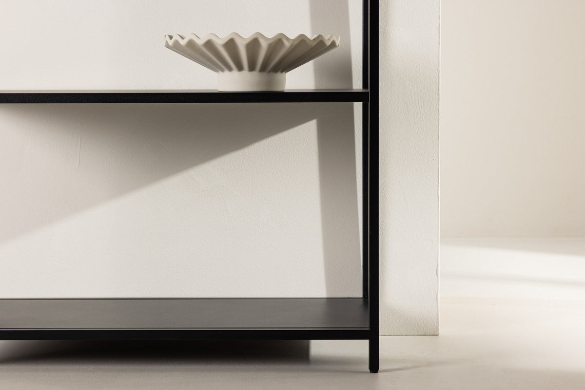 Montevido Regal in Schwarz präsentiert im Onlineshop von KAQTU Design AG. Standregal ist von Venture Home
