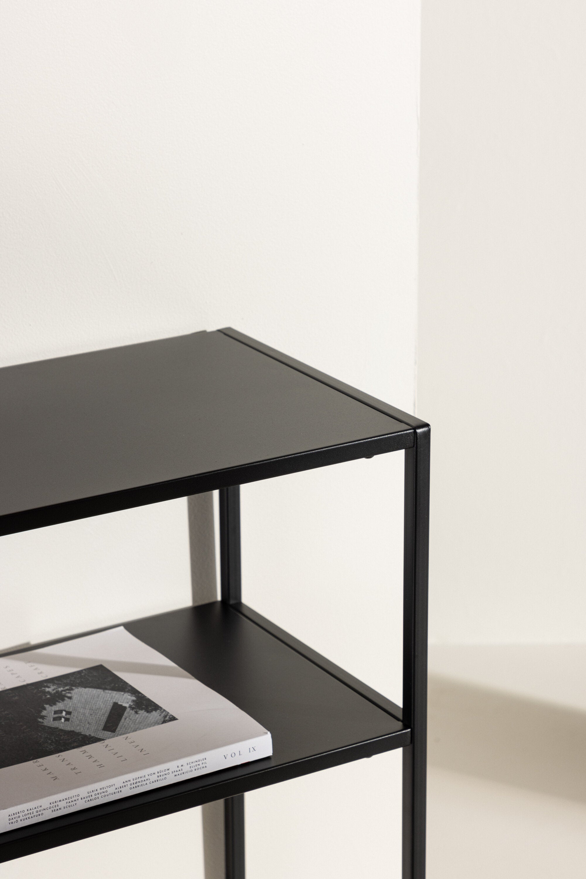 Georgetown Beistelltisch in Schwarz präsentiert im Onlineshop von KAQTU Design AG. Beistelltisch ist von Venture Home