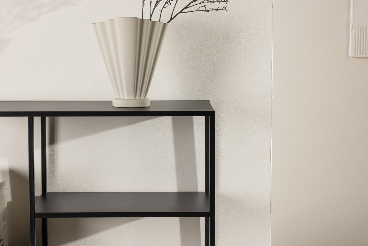 Puno Beistelltisch in Schwarz präsentiert im Onlineshop von KAQTU Design AG. Beistelltisch ist von Venture Home
