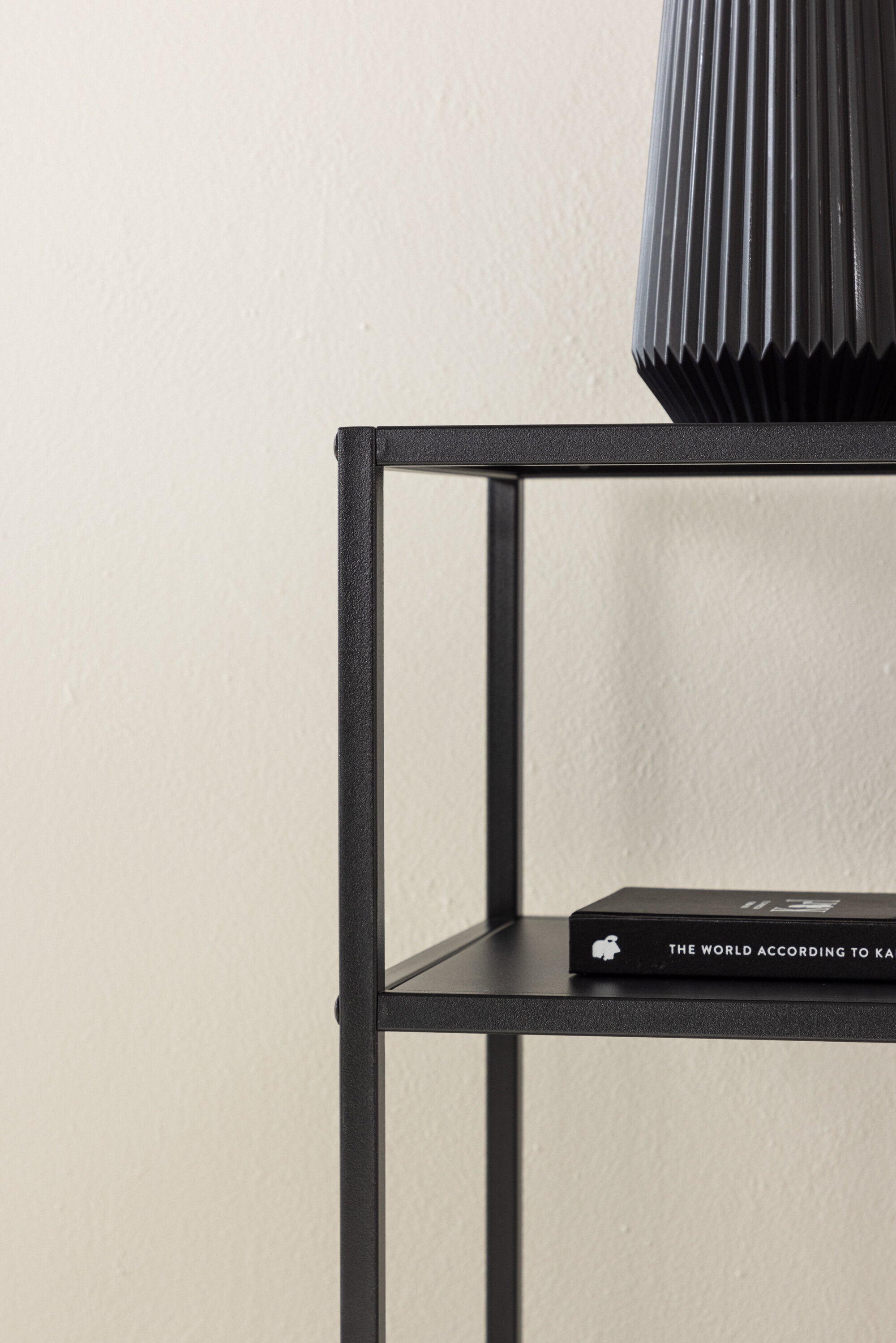 Punta Beistelltisch in Schwarz präsentiert im Onlineshop von KAQTU Design AG. Beistelltisch ist von Venture Home