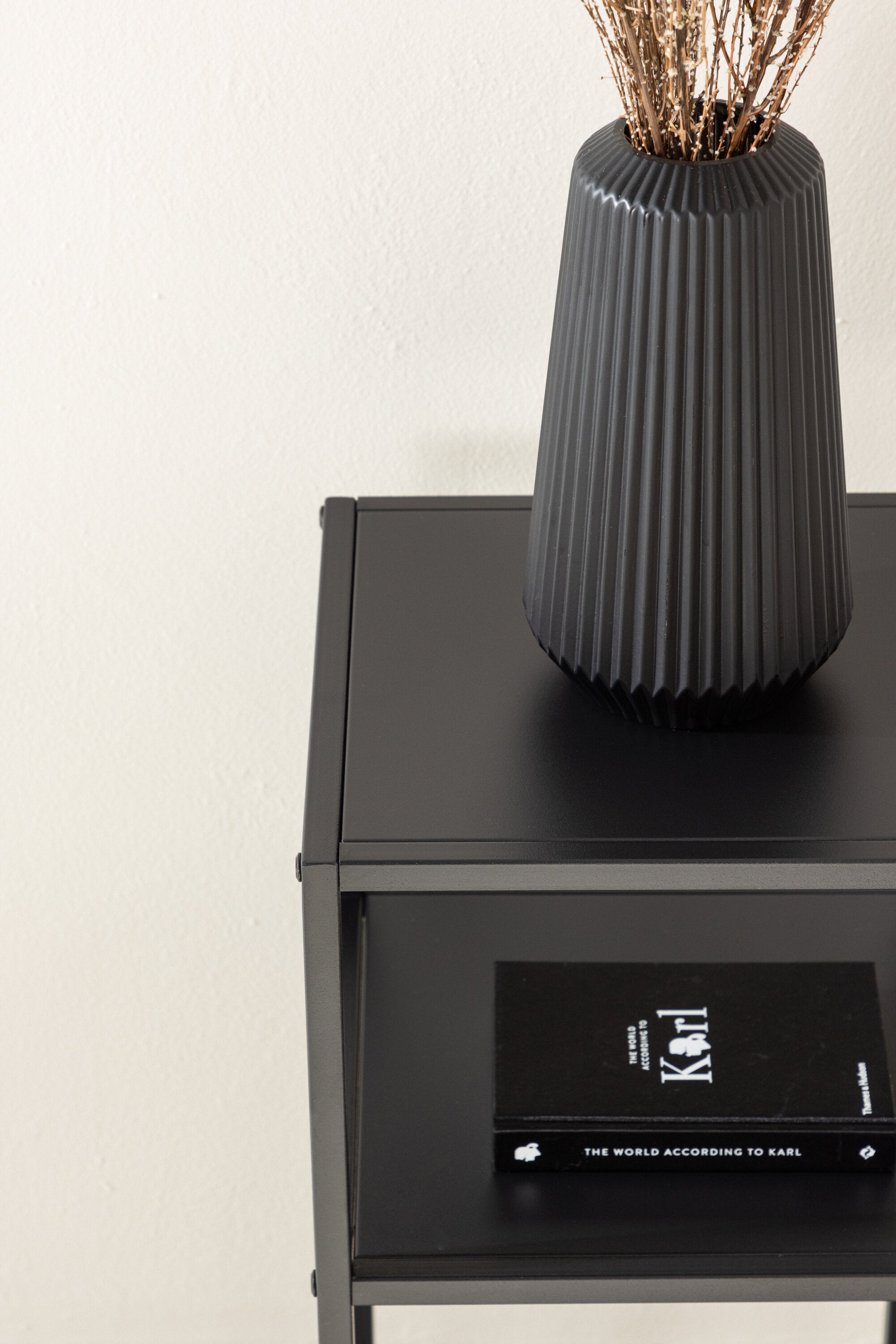Punta Beistelltisch in Schwarz präsentiert im Onlineshop von KAQTU Design AG. Beistelltisch ist von Venture Home