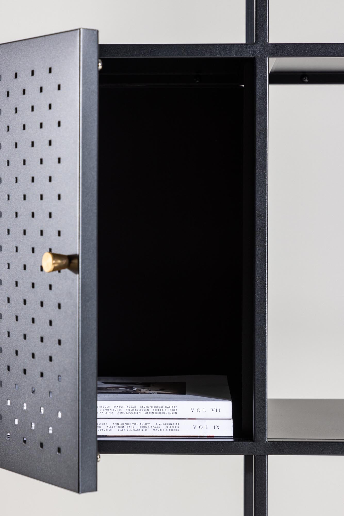 Elegantes Porto Regal von Venture Home mit goldenen Details.