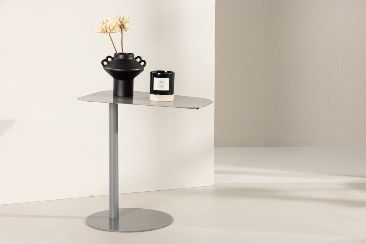 San Jose Beistelltisch in Hellgrau präsentiert im Onlineshop von KAQTU Design AG. Beistelltisch ist von Venture Home