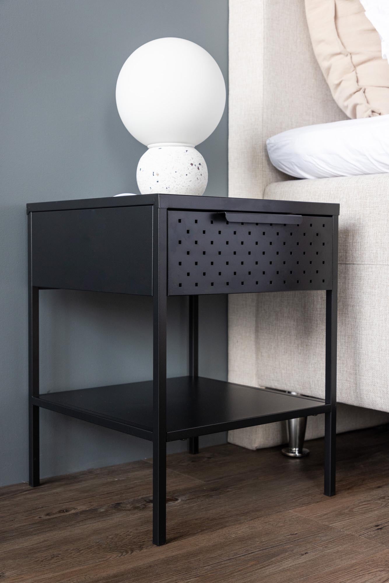 Sacramento Kommode von Venture Home: Zeitloses Design in Eiche.