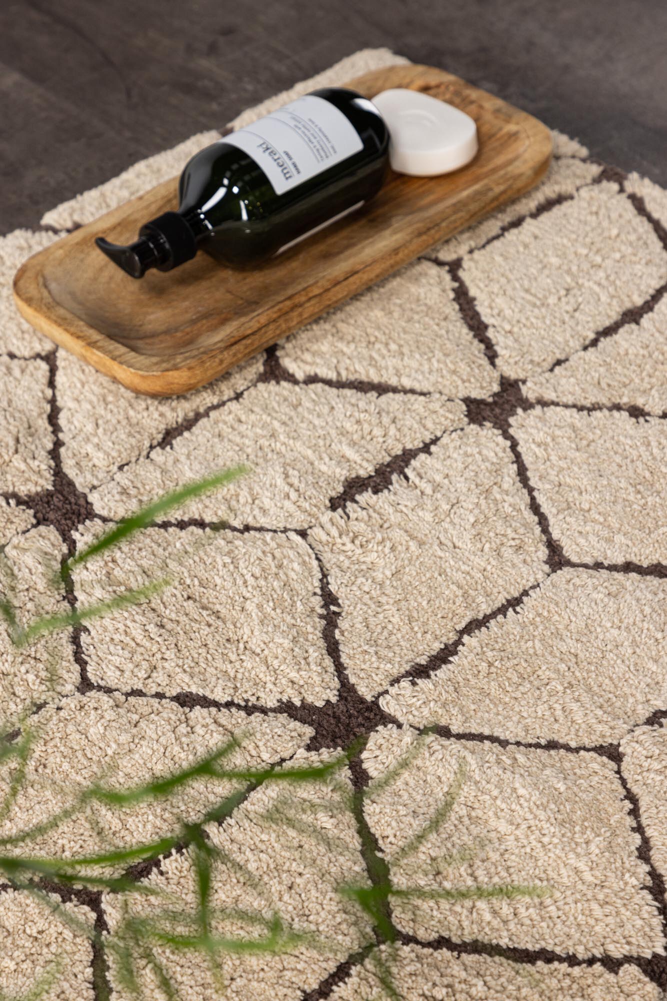 Petrus Teppich in Braun präsentiert im Onlineshop von KAQTU Design AG. Teppich ist von Venture Home