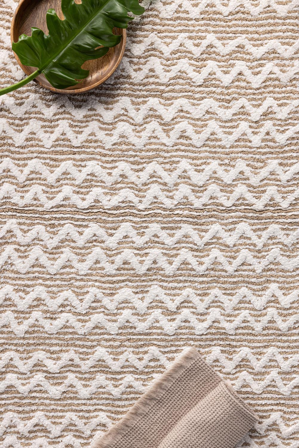 Philippa Teppich in Sand präsentiert im Onlineshop von KAQTU Design AG. Teppich ist von Venture Home