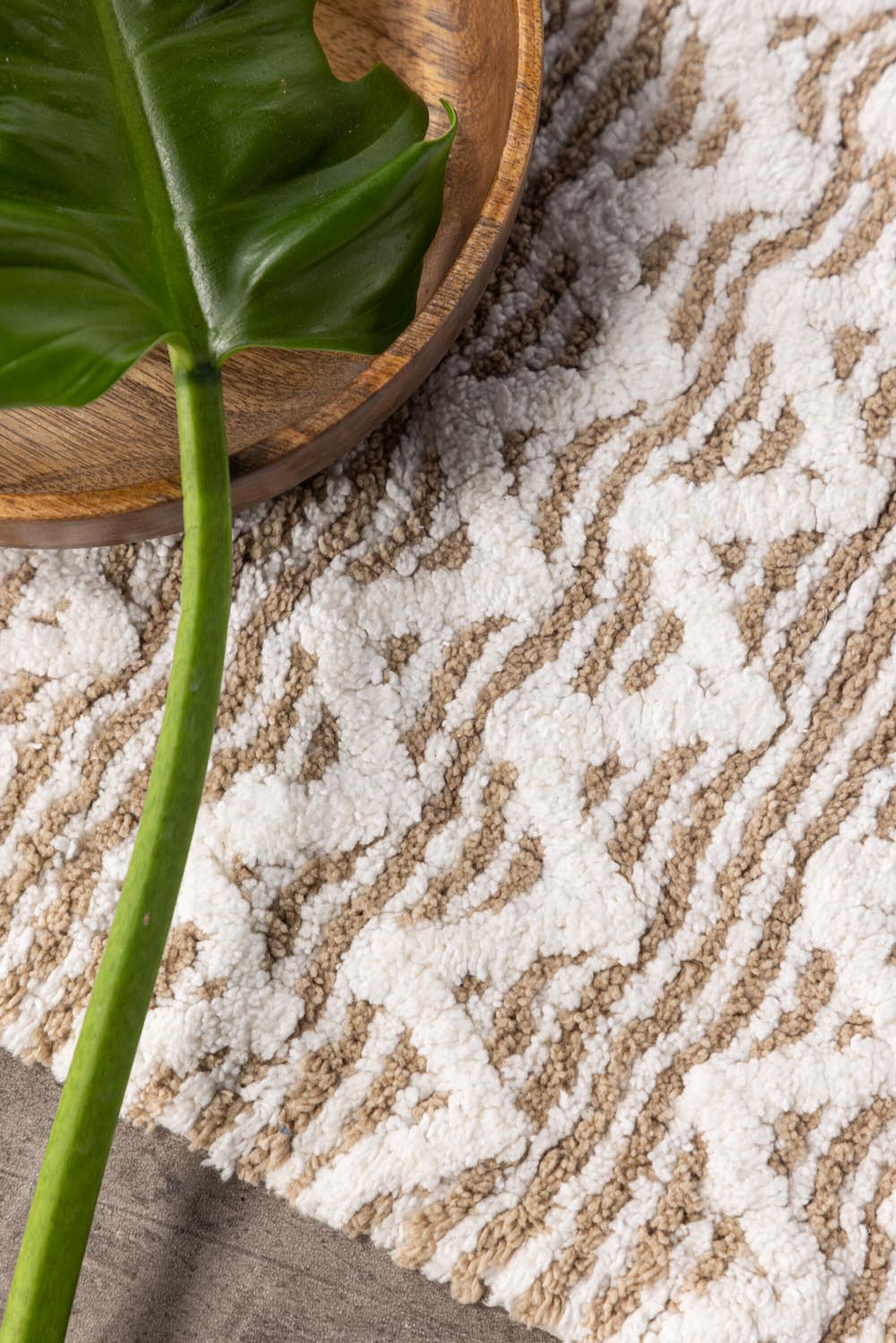 Philippa Teppich in Sand präsentiert im Onlineshop von KAQTU Design AG. Teppich ist von Venture Home