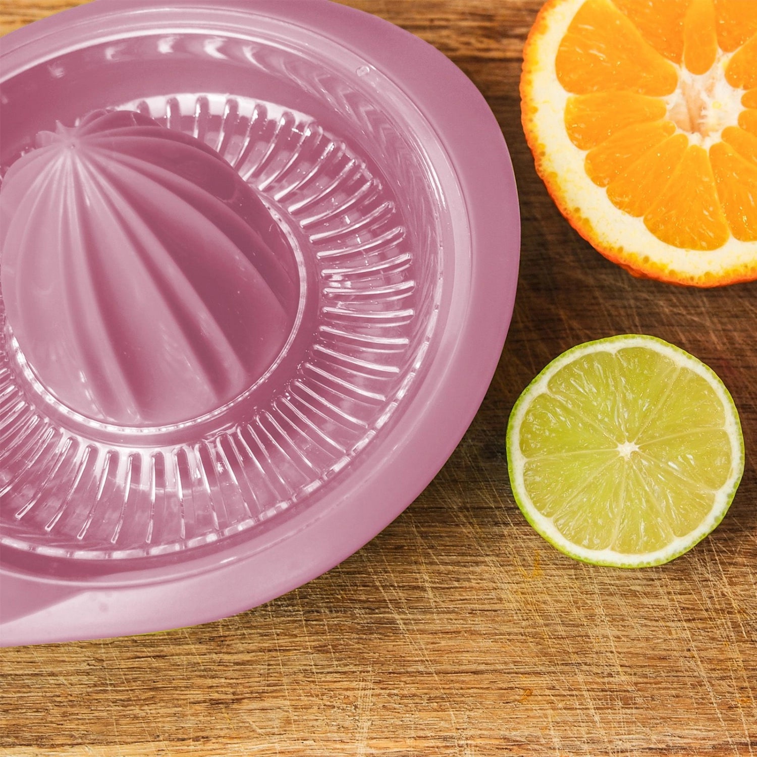 Limetta Zitrus- und Orangenpresse 0.5l rosa in Pink präsentiert im Onlineshop von KAQTU Design AG. Küchenhelfer ist von Westmark