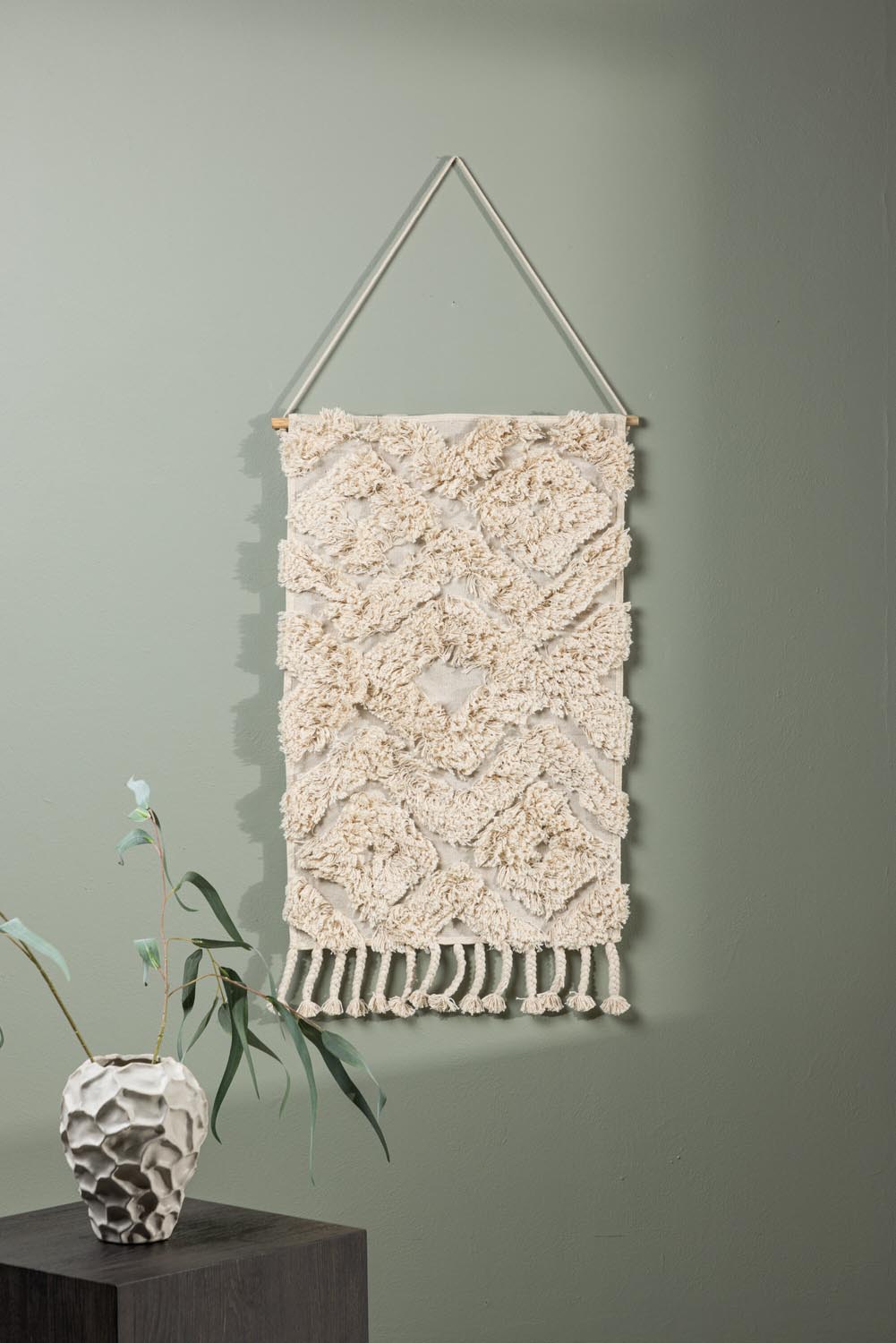 Hilda Textile in Cremefarben präsentiert im Onlineshop von KAQTU Design AG. Wandteppich ist von Venture Home