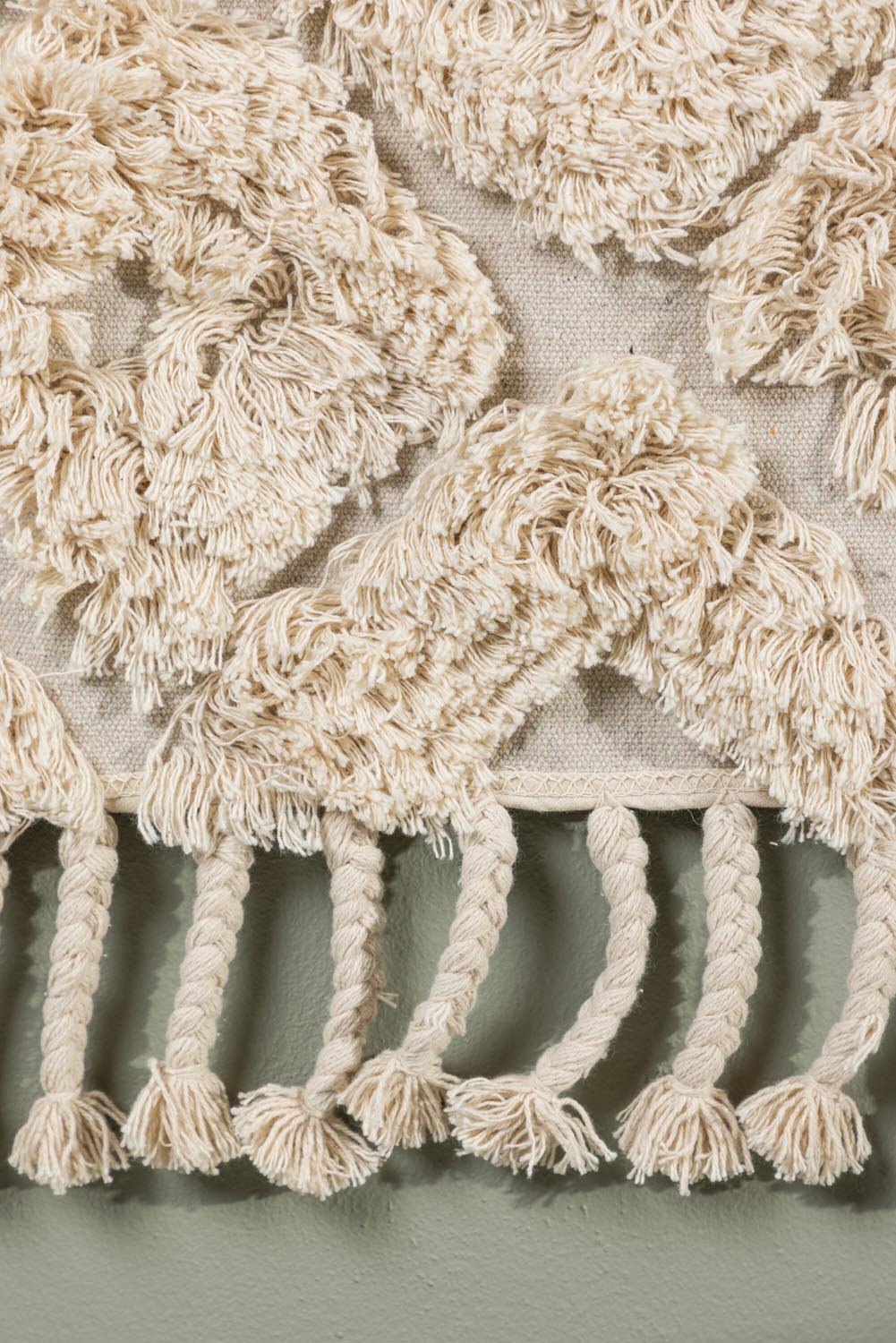 Hilda Textile in Cremefarben präsentiert im Onlineshop von KAQTU Design AG. Wandteppich ist von Venture Home