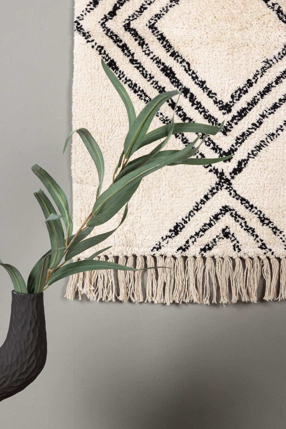 Lovis Wanddeko in Cremefarben präsentiert im Onlineshop von KAQTU Design AG. Wandteppich ist von Venture Home