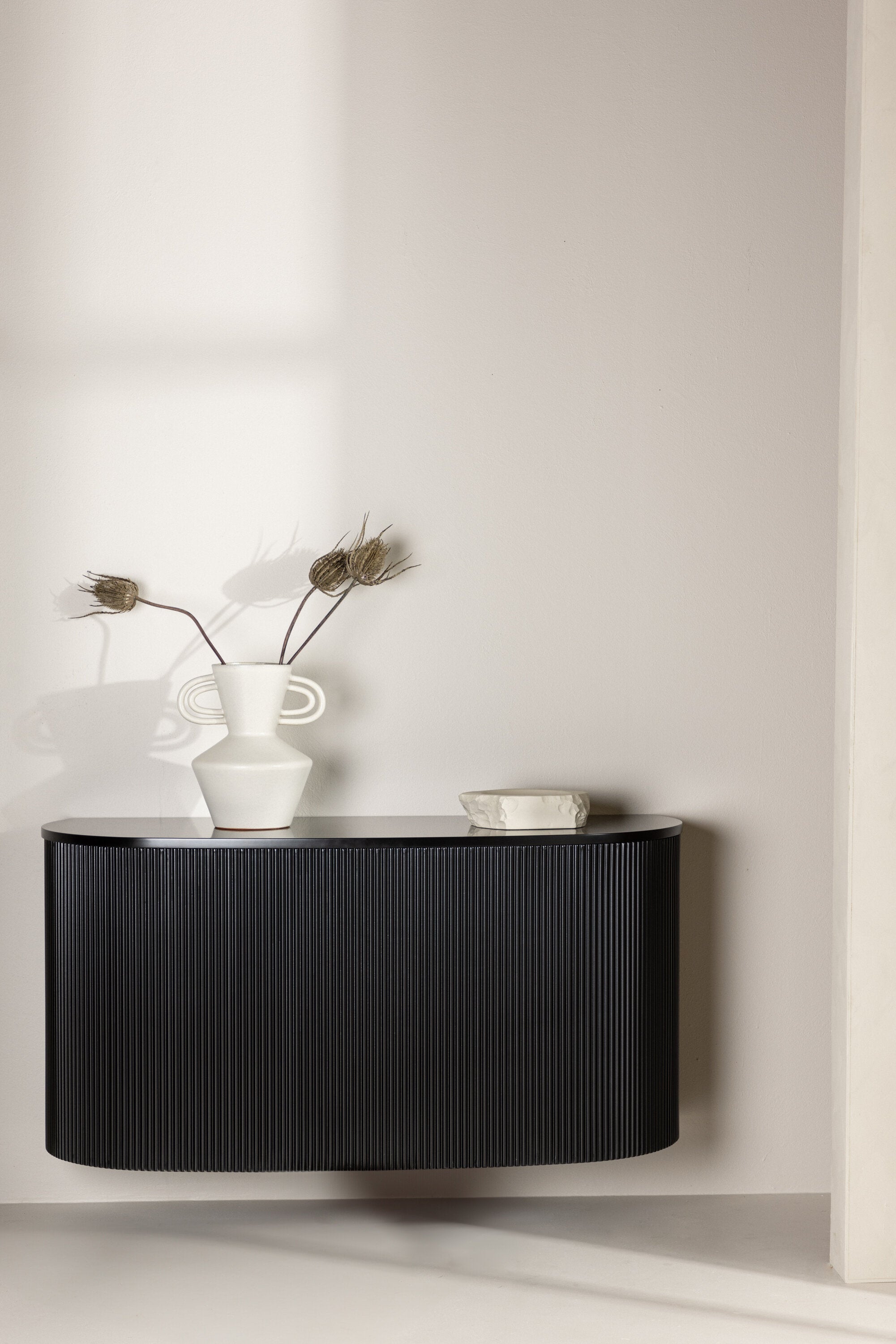Loca Sideboard in Schwarz präsentiert im Onlineshop von KAQTU Design AG. Sideboard ist von Venture Home