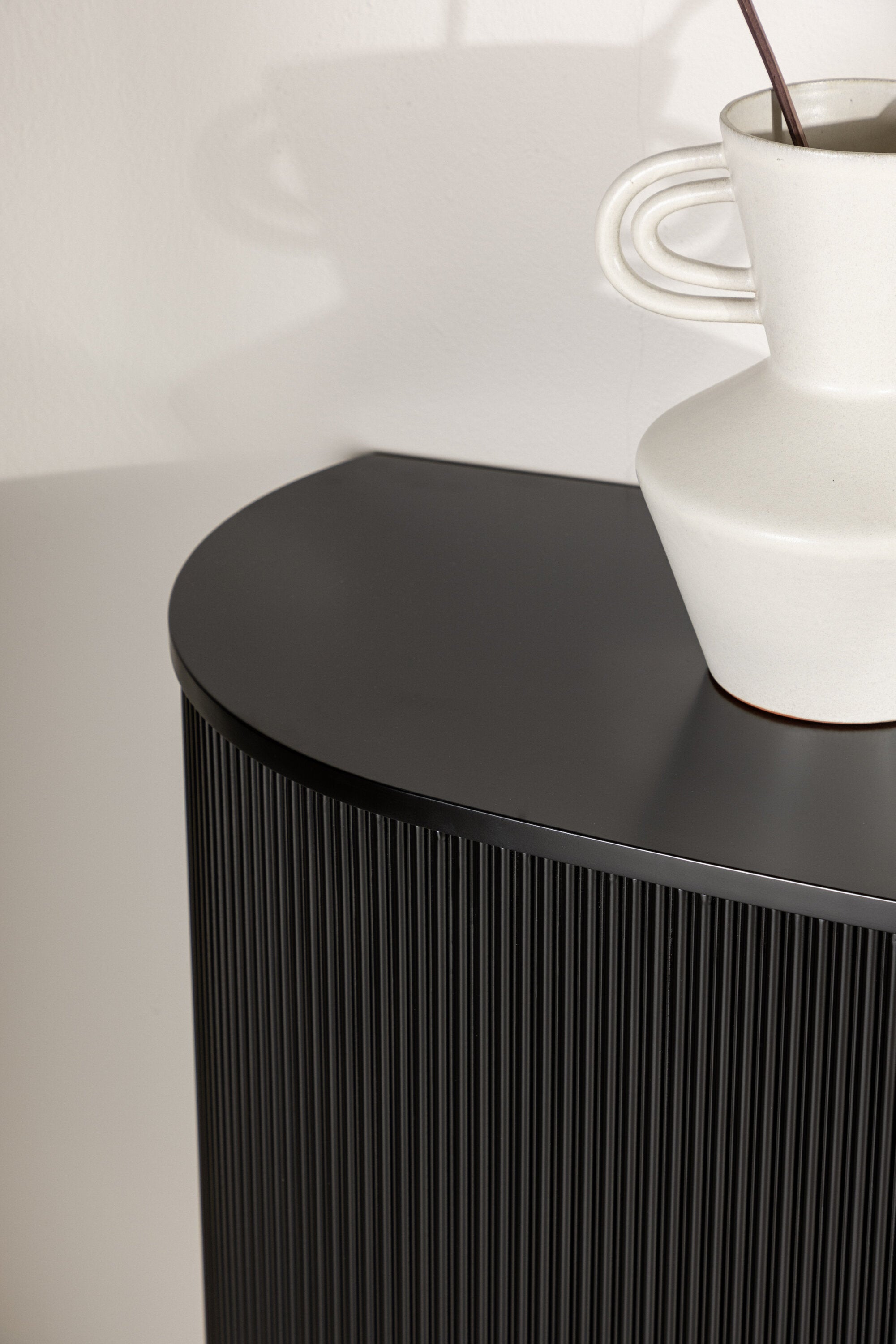 Loca Sideboard in Schwarz präsentiert im Onlineshop von KAQTU Design AG. Sideboard ist von Venture Home