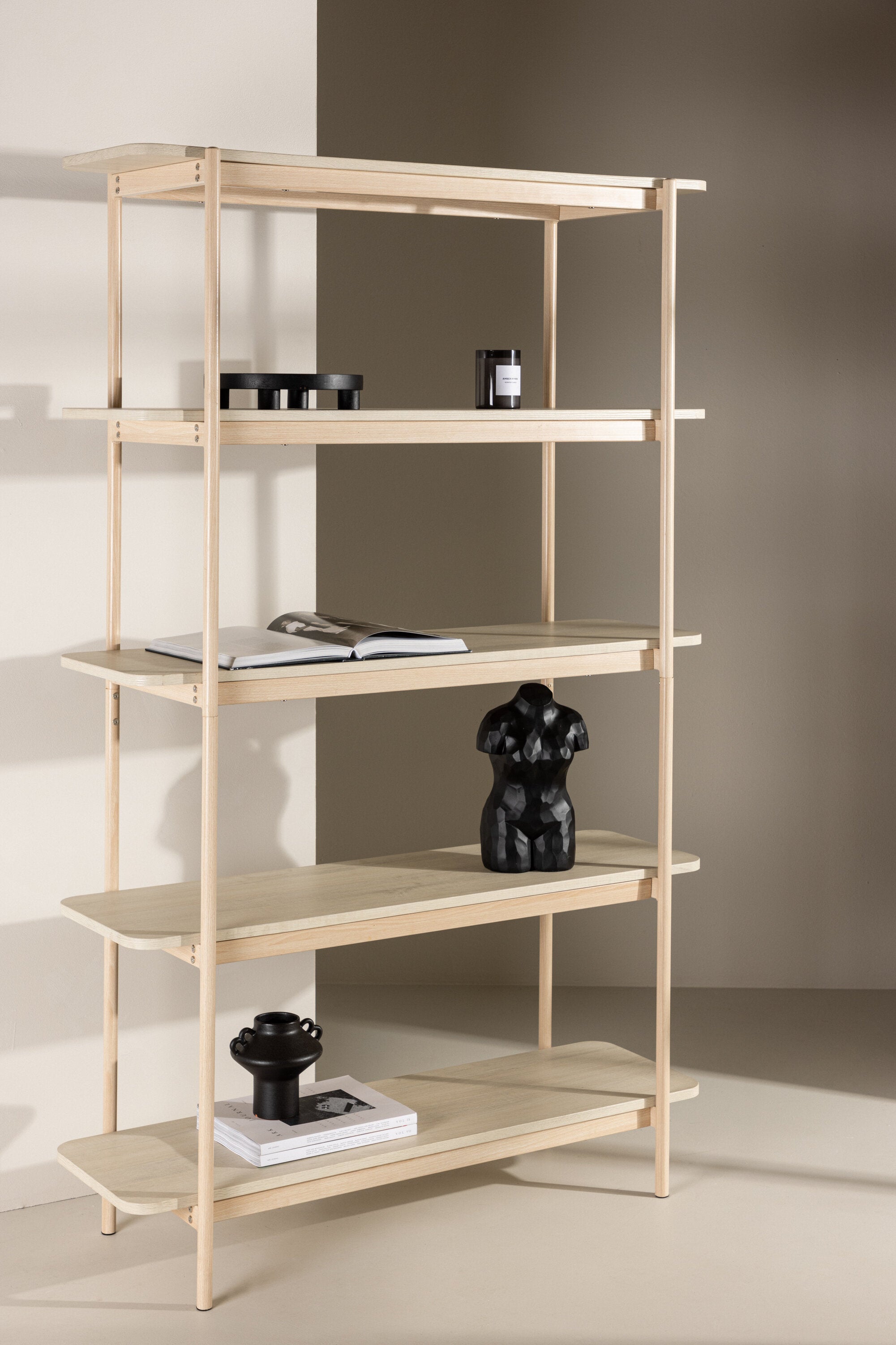 Heim Regal in Tünchen präsentiert im Onlineshop von KAQTU Design AG. Standregal ist von Vind