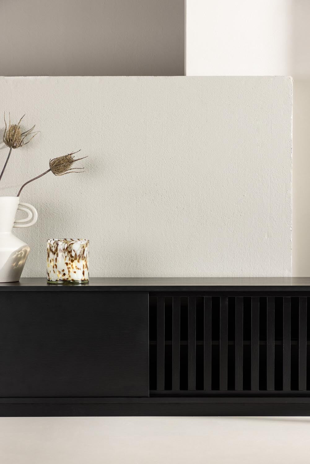 Lugo TV Sideboard in Schwarz präsentiert im Onlineshop von KAQTU Design AG. TV-Möbel ist von Venture Home