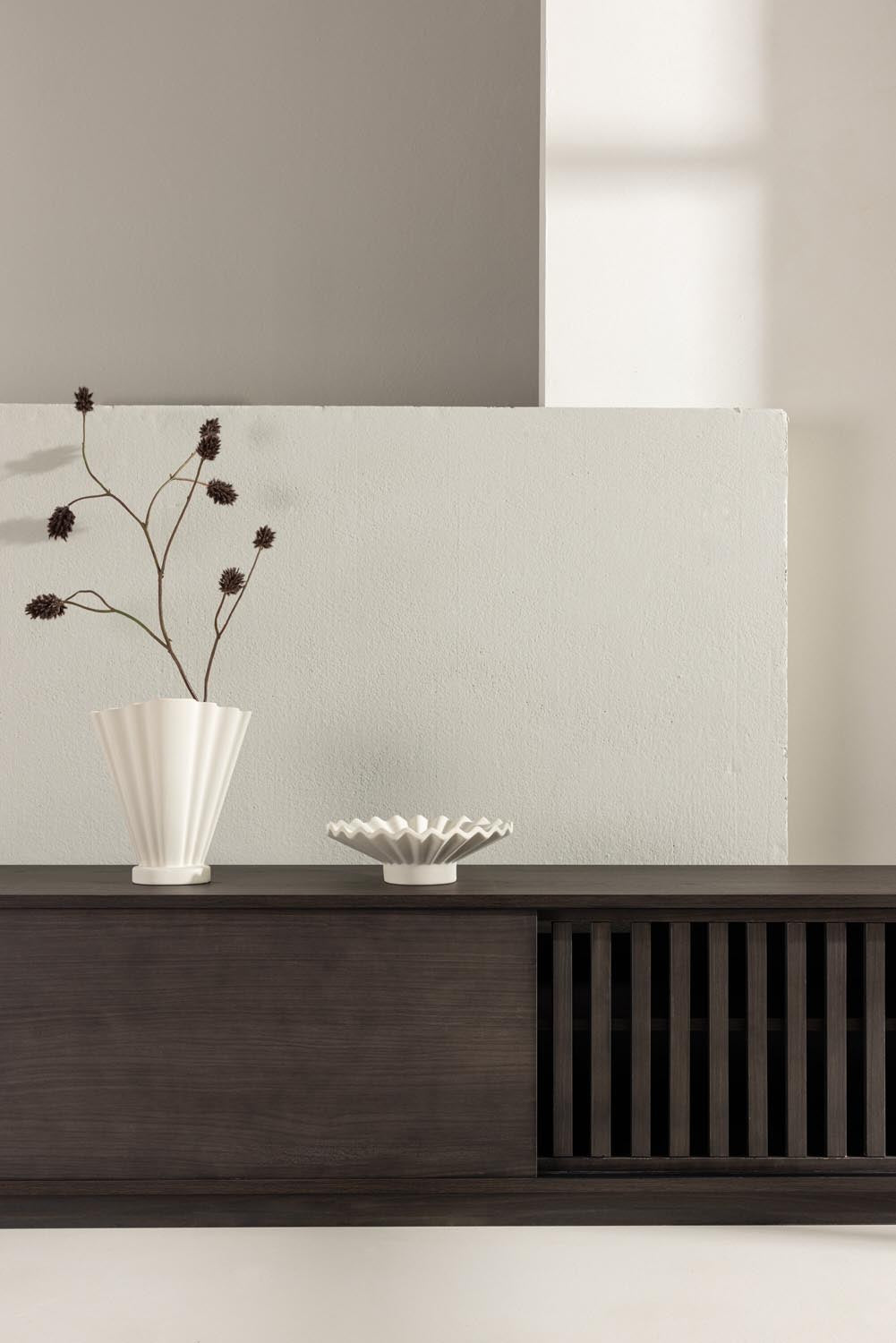 Lugo TV Sideboard in Mokka präsentiert im Onlineshop von KAQTU Design AG. TV-Möbel ist von Venture Home