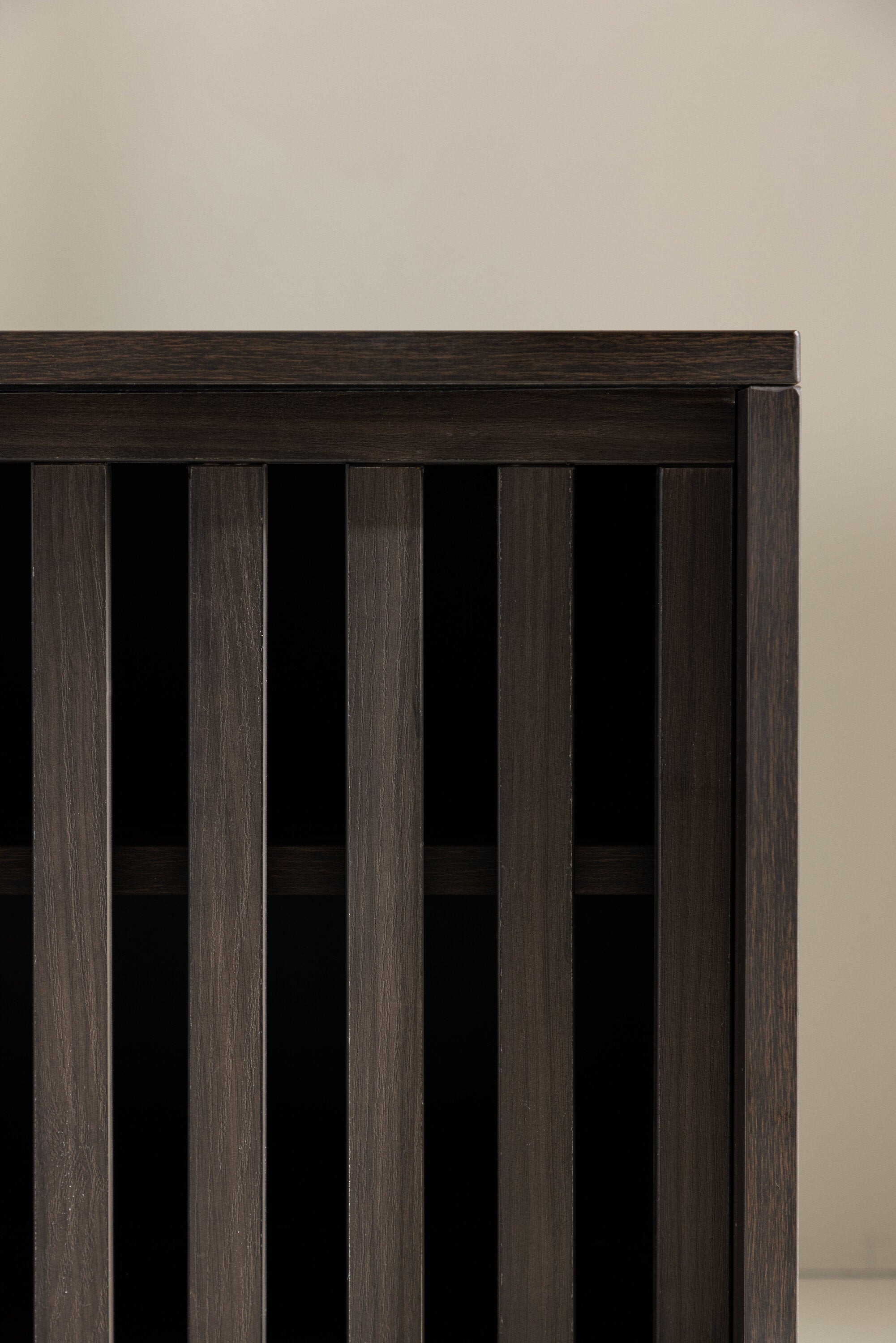 Lugo TV Sideboard in Mokka präsentiert im Onlineshop von KAQTU Design AG. TV-Möbel ist von Venture Home