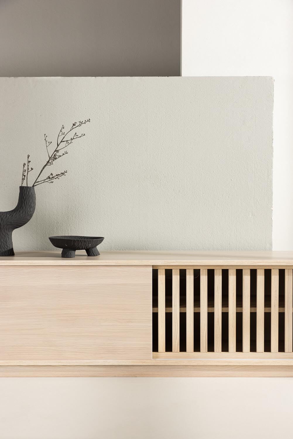 Lugo TV Sideboard in Tünchen präsentiert im Onlineshop von KAQTU Design AG. TV-Möbel ist von Venture Home