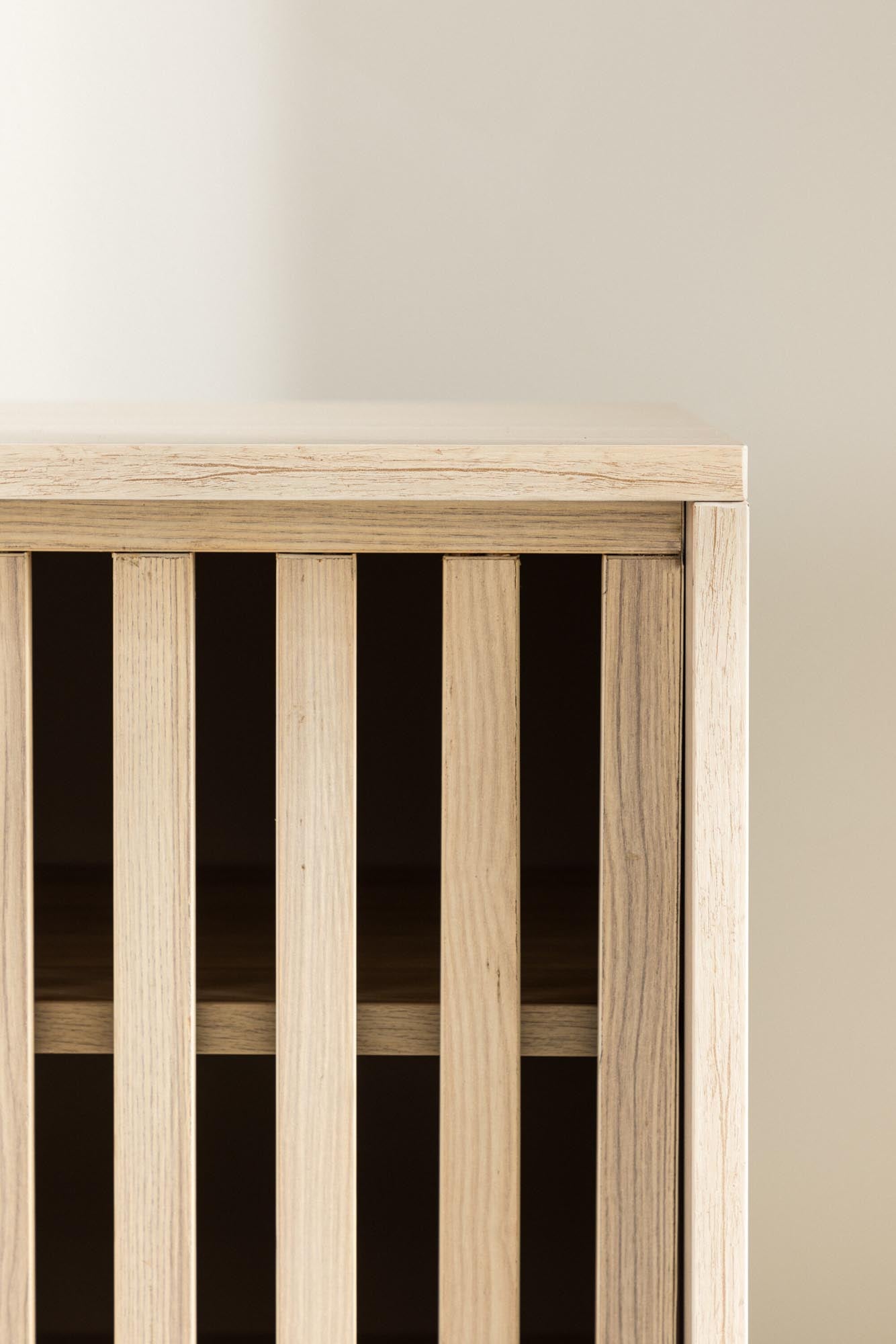 Lugo TV-Sideboard: Stilvolle Aufbewahrungslösung für Ihr Wohnzimmer.