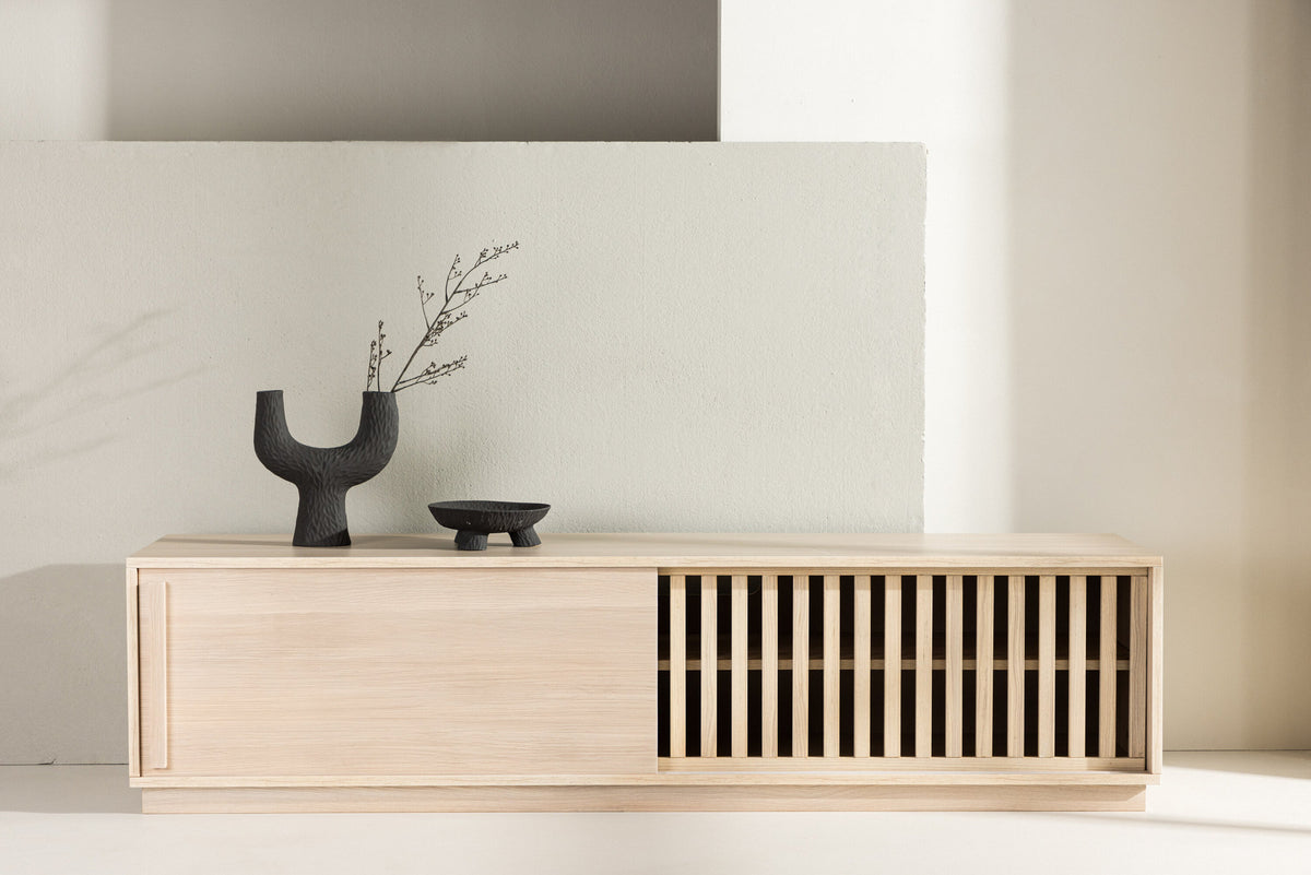 Lugo TV Sideboard in Tünchen präsentiert im Onlineshop von KAQTU Design AG. TV-Möbel ist von Venture Home