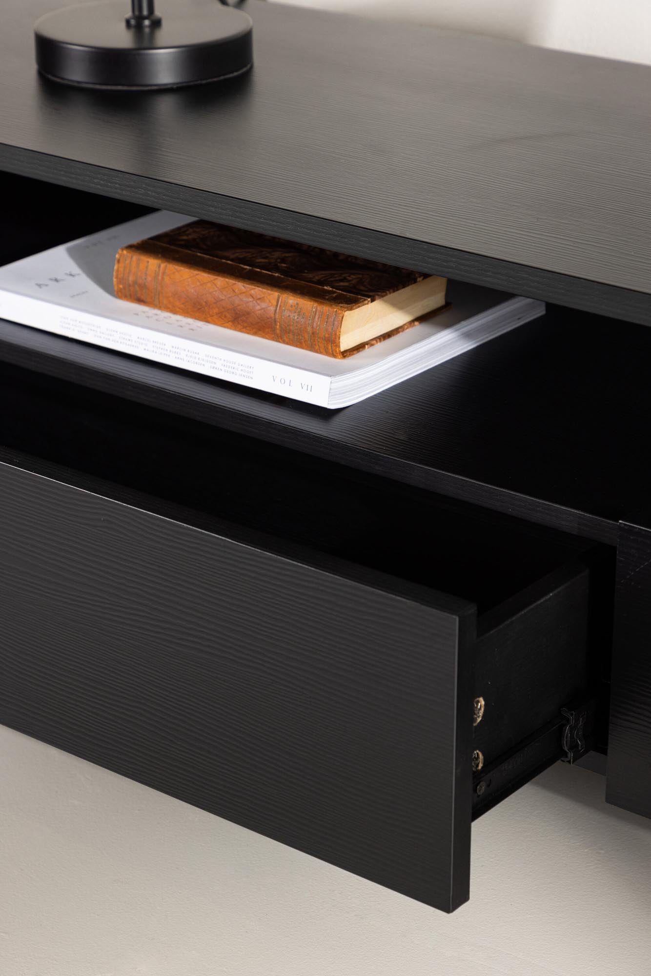 Navarra TV Sideboard in Schwarz präsentiert im Onlineshop von KAQTU Design AG. TV-Möbel ist von Venture Home