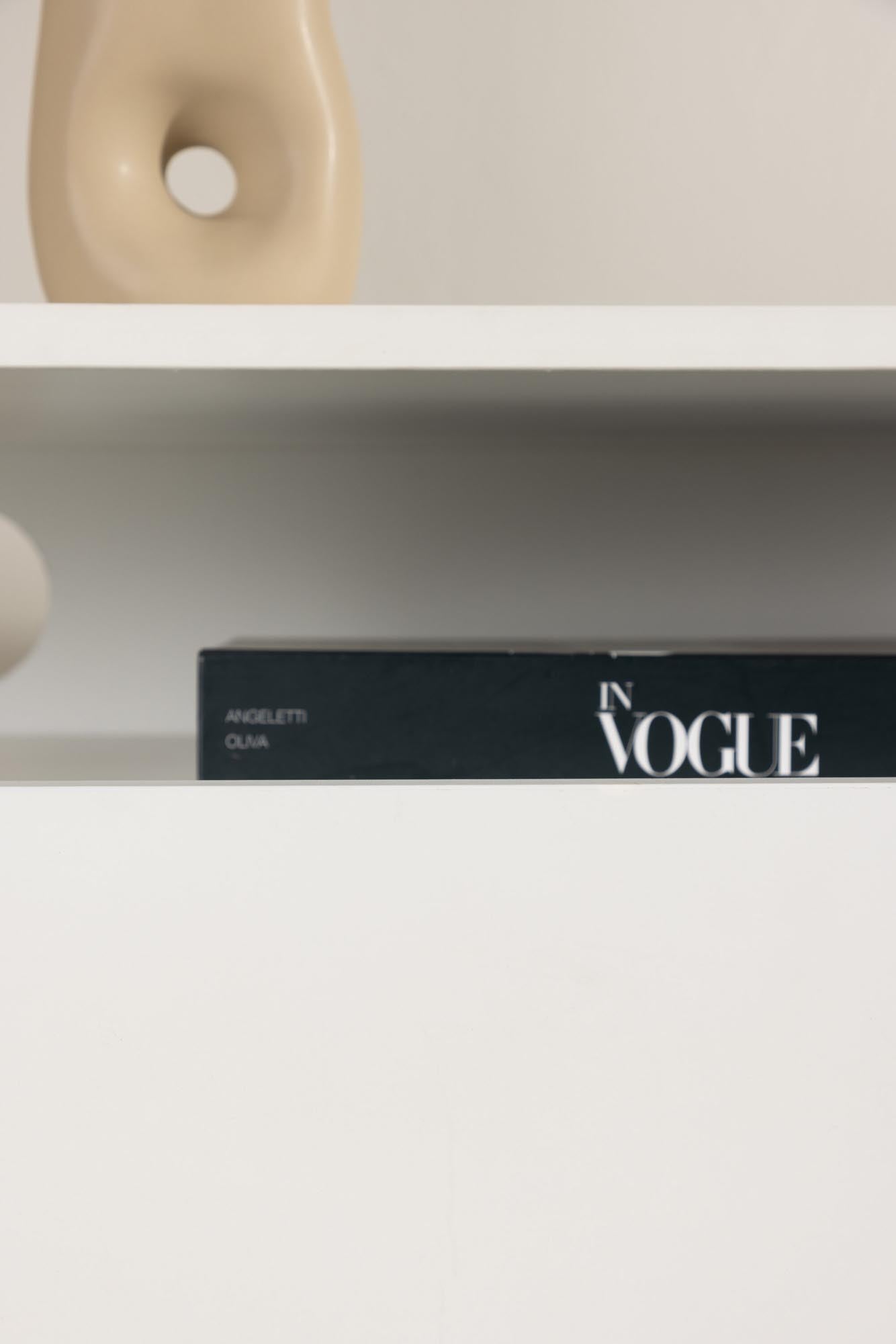 Navarra TV Sideboard in Schwarz-Weiss präsentiert im Onlineshop von KAQTU Design AG. TV-Möbel ist von Venture Home