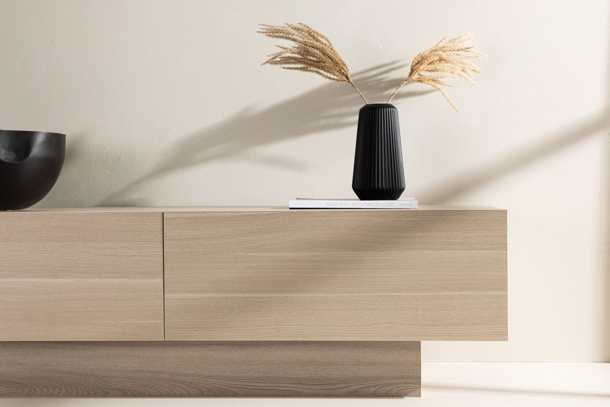 Cuenca TV Sideboard in Tünchen präsentiert im Onlineshop von KAQTU Design AG. TV-Möbel ist von Venture Home