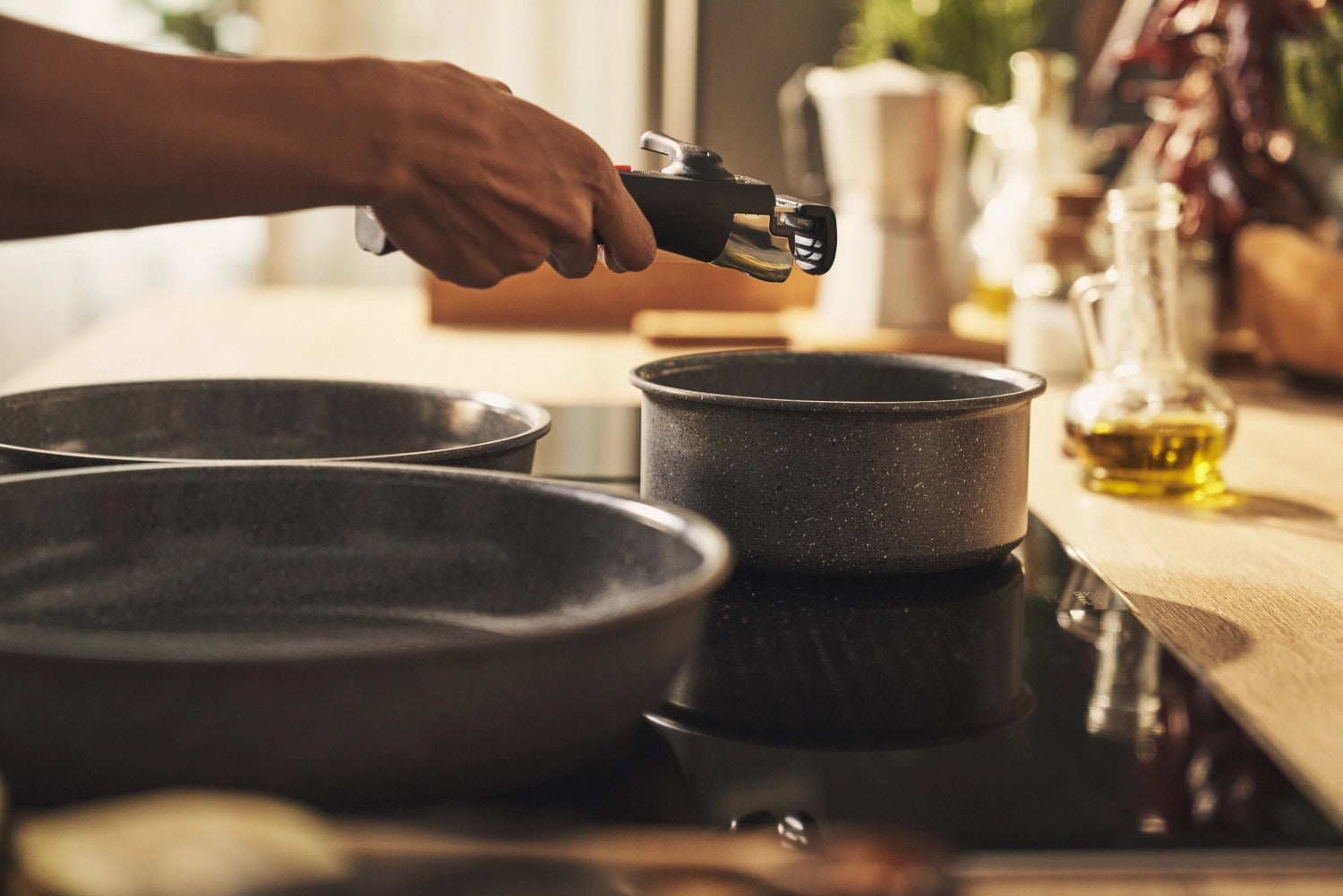 Praktischer abnehmbarer Griff für das Torre Kochbesteck von Ballarini, ideal für flexibles Kochen und einfache Lagerung.