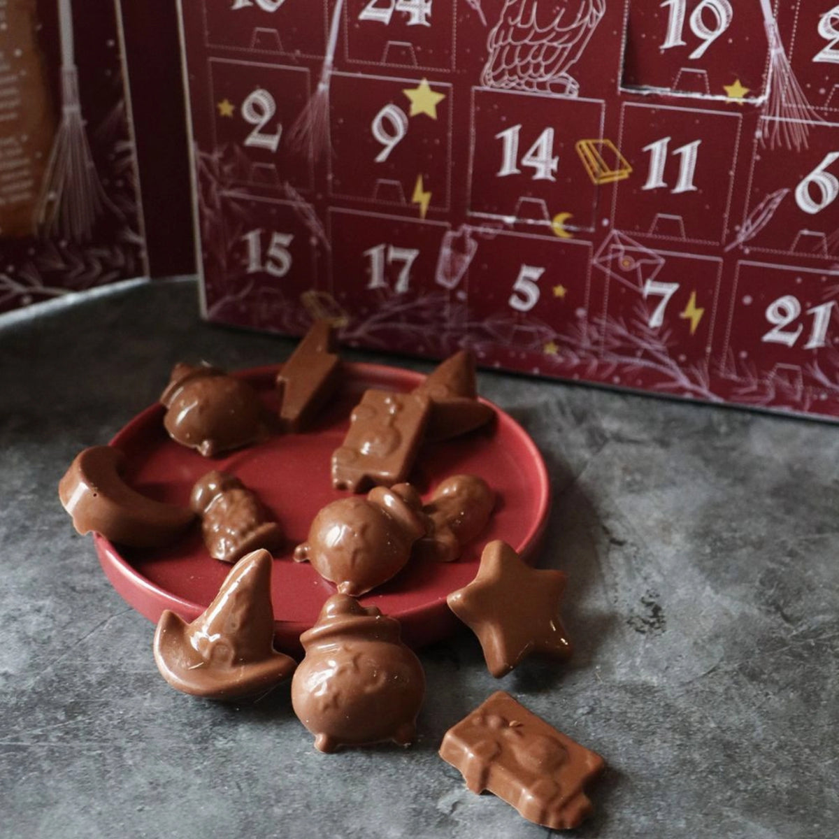 Adventskalender mit Schokogiessformen Zauberer in Violett präsentiert im Onlineshop von KAQTU Design AG. Backutensilien ist von Scrap Cooking