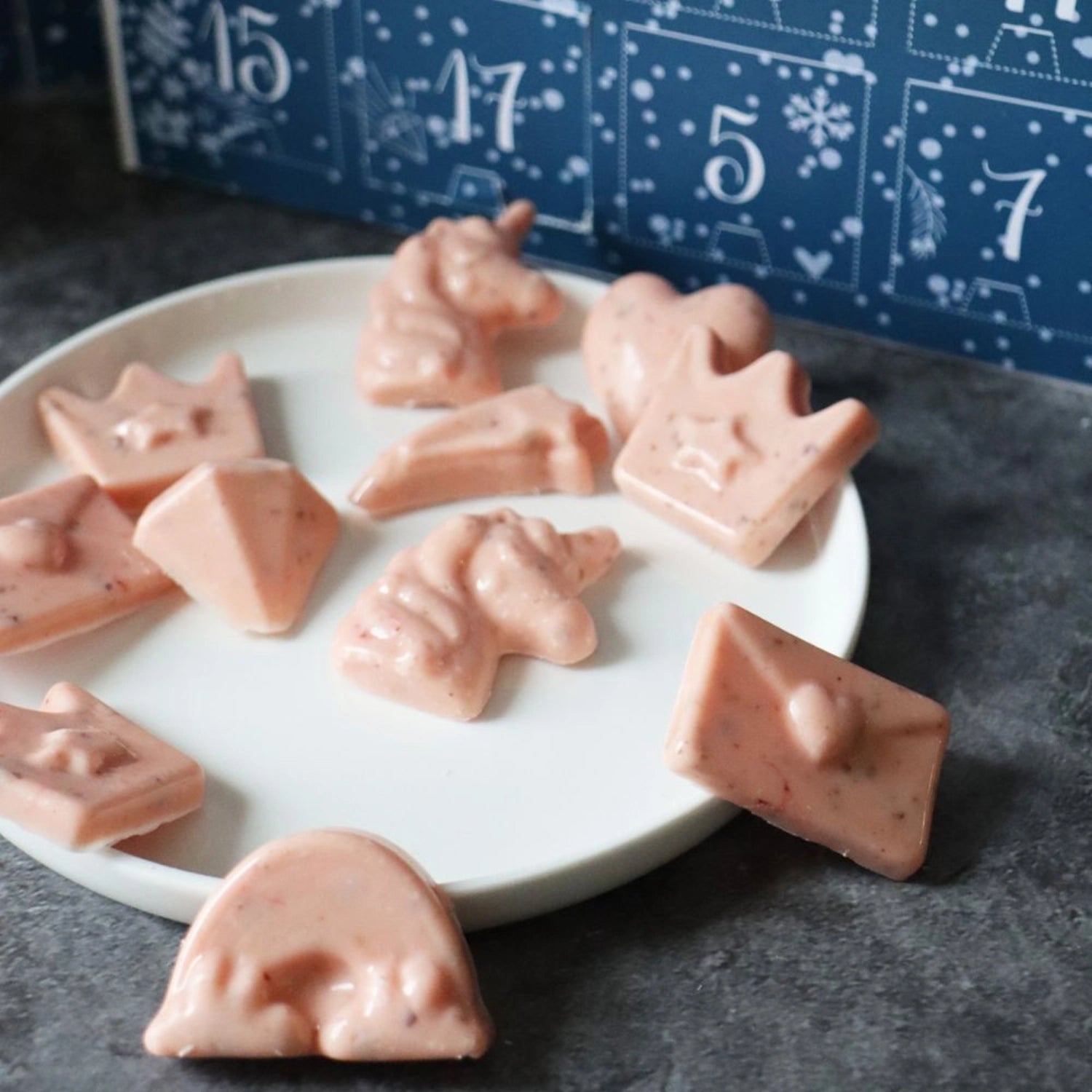 Adventskalender mit kreativen Einhorn-Schokogiessformen von Scrap Cooking – perfekt für magische Backmomente und süße Adventsüberraschungen.