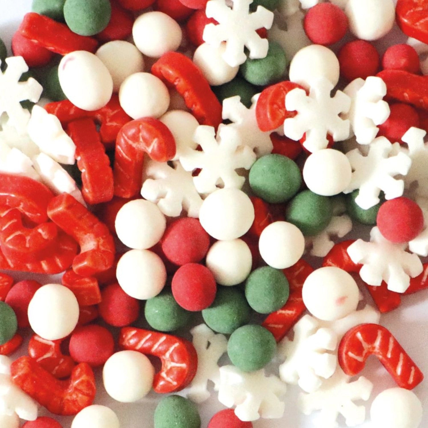 Bunte Zuckerstreusel für die Weihnachtszeit in einer 46g Packung von Scrap Cooking, perfekt zum Dekorieren von Plätzchen und Torten.