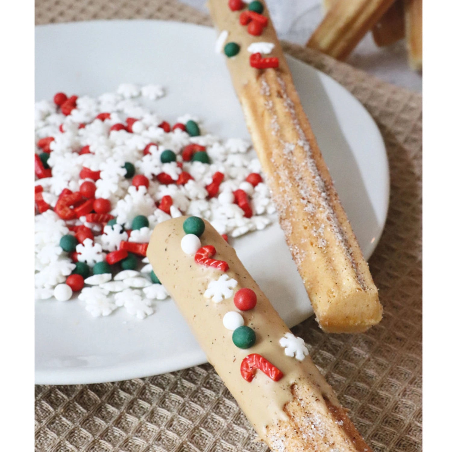 Festliche Zuckerstreusel in einer 46g Packung von Scrap Cooking, ideal für die kreative Verzierung von Weihnachtsplätzchen und Desserts.