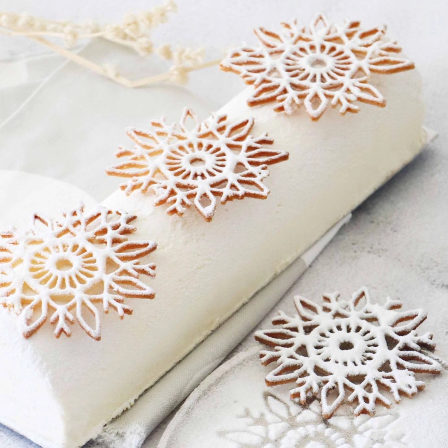 Farbpulver Schneepulver von Scrap Cooking, samtig glitzernd, ideal zum Dekorieren von Lebensmitteln und für kreative Backprojekte.