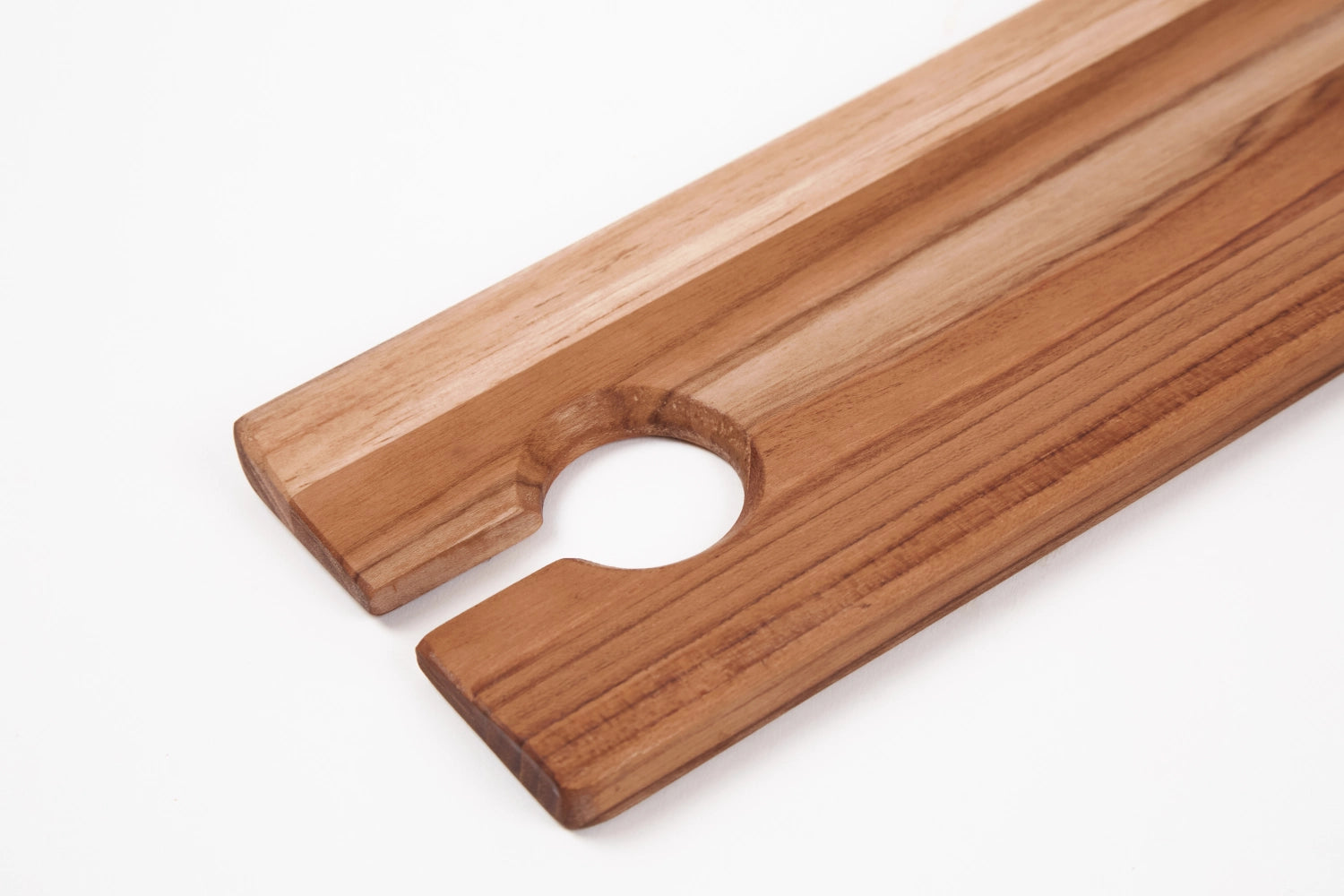 Elegantes 4-teiliges Set aus Teakholz, perfekt zum Servieren von Weingläsern und Canapés bei festlichen Anlässen und Feiern.