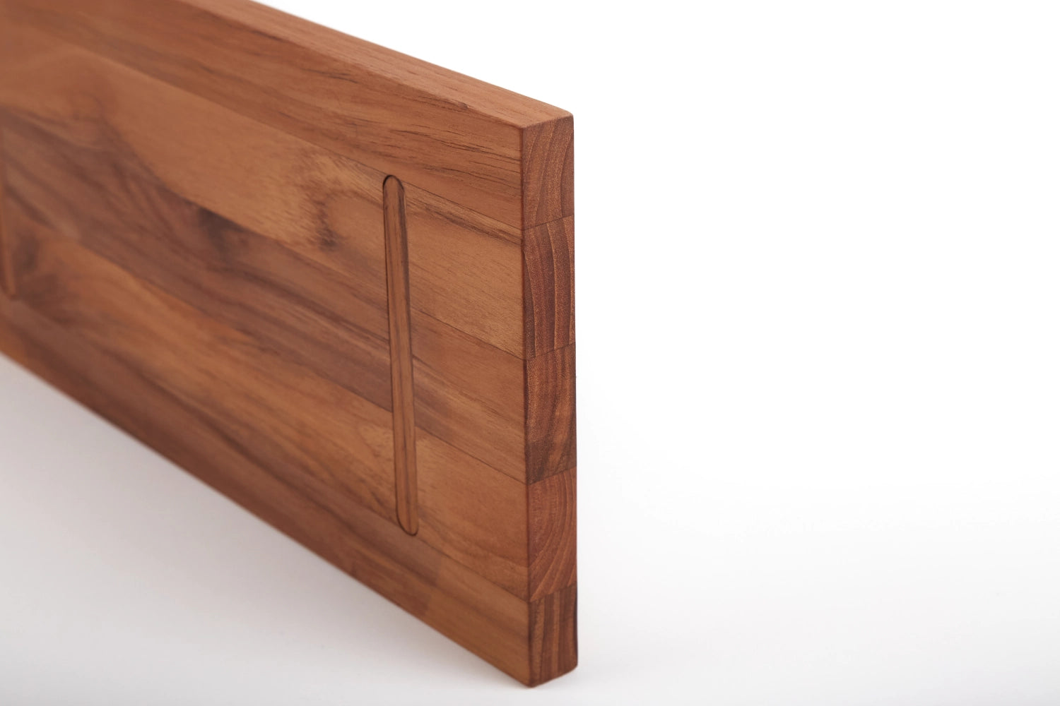 Elegante Teakholz Servierplatte mit Füßen, Maße 53x22x4.6cm, ideal für ansprechende Präsentationen und vielseitige Serviermöglichkeiten.