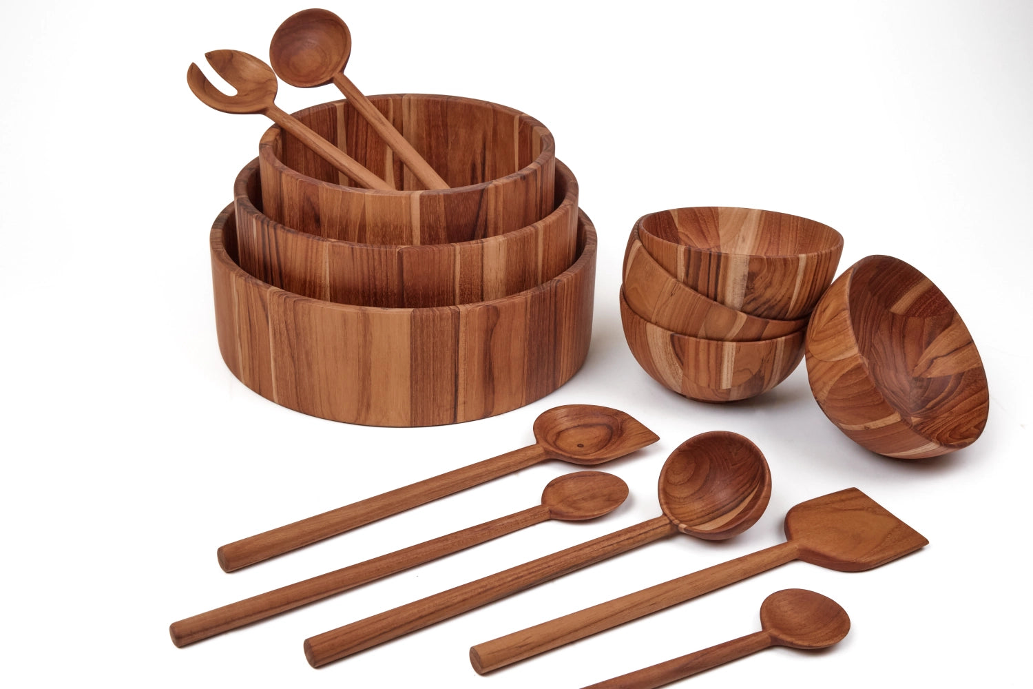 Set aus vier stilvollen Moon Schalen in warmem Braun, perfekt für die ansprechende Präsentation von Snacks und als dekoratives Element.